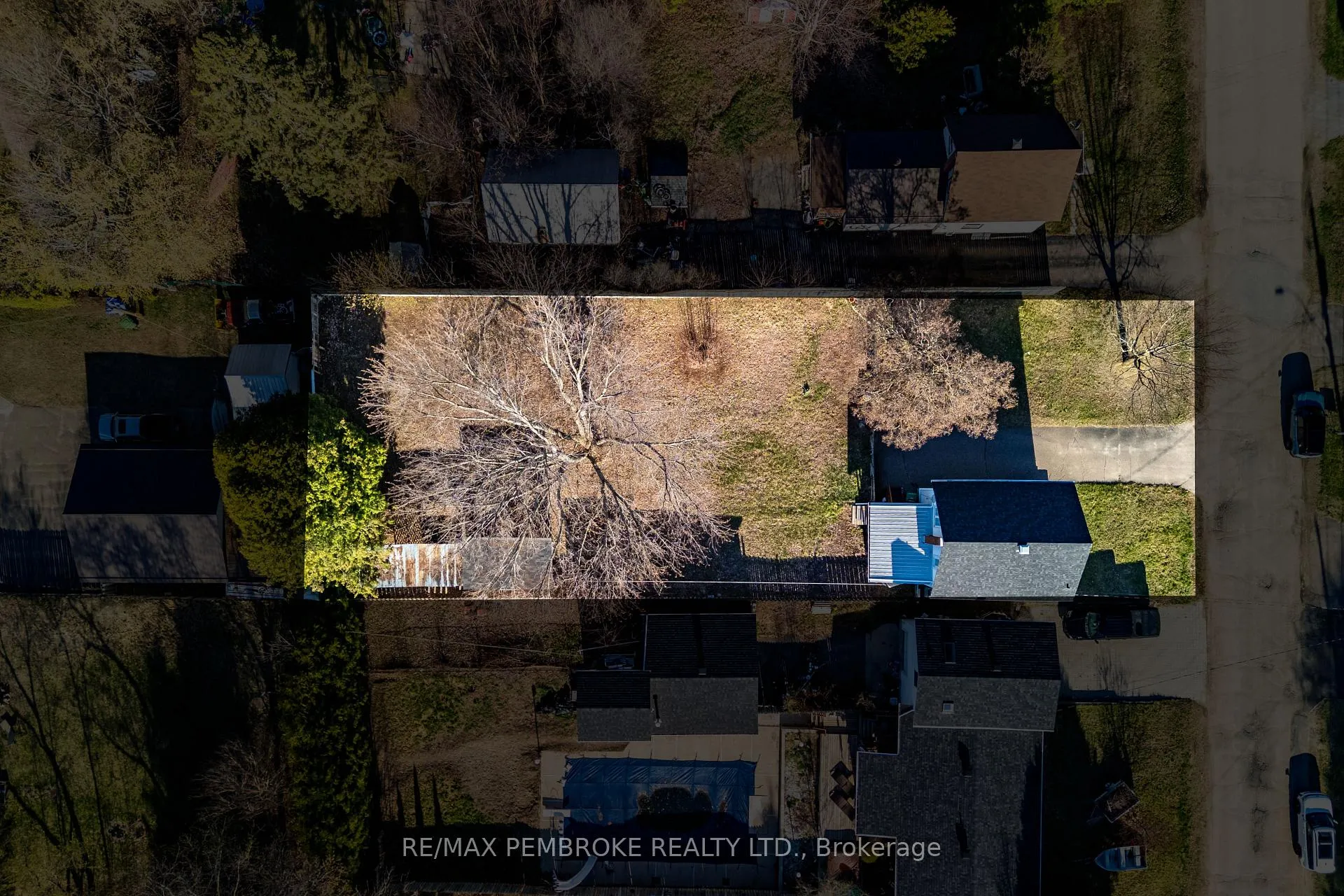 Photo 36 of 566 Perth Street, Pembroke — HOMEH