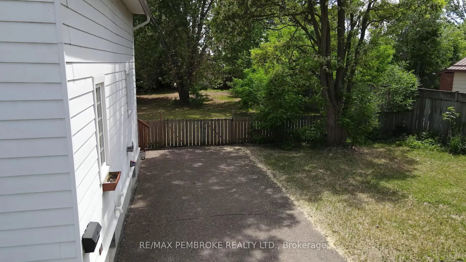 Photo 50 of 566 Perth Street, Pembroke — HOMEH