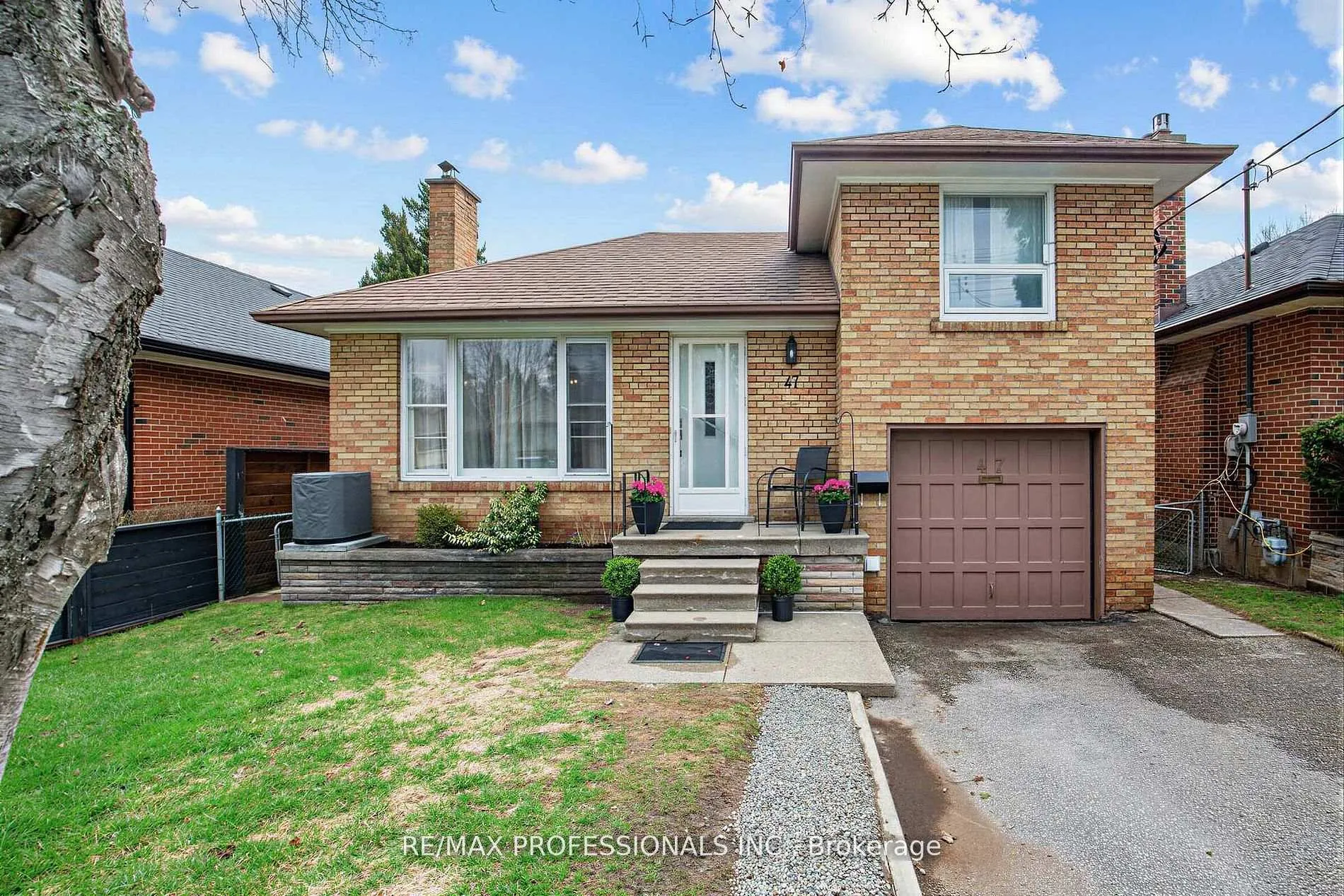 Photo 1 of 47 Claymore Drive, Etobicoke, Stonegate-Queensway — HOMEH