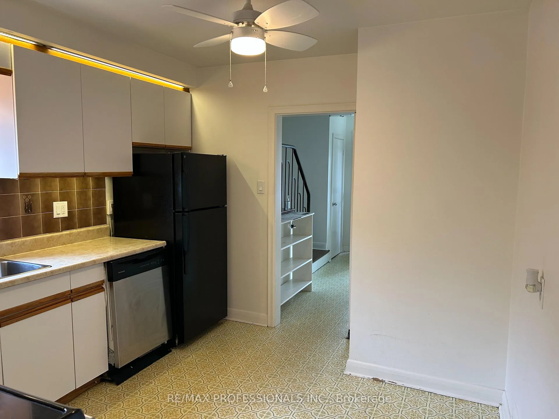 Photo 9 of 47 Claymore Drive, Etobicoke, Stonegate-Queensway — HOMEH