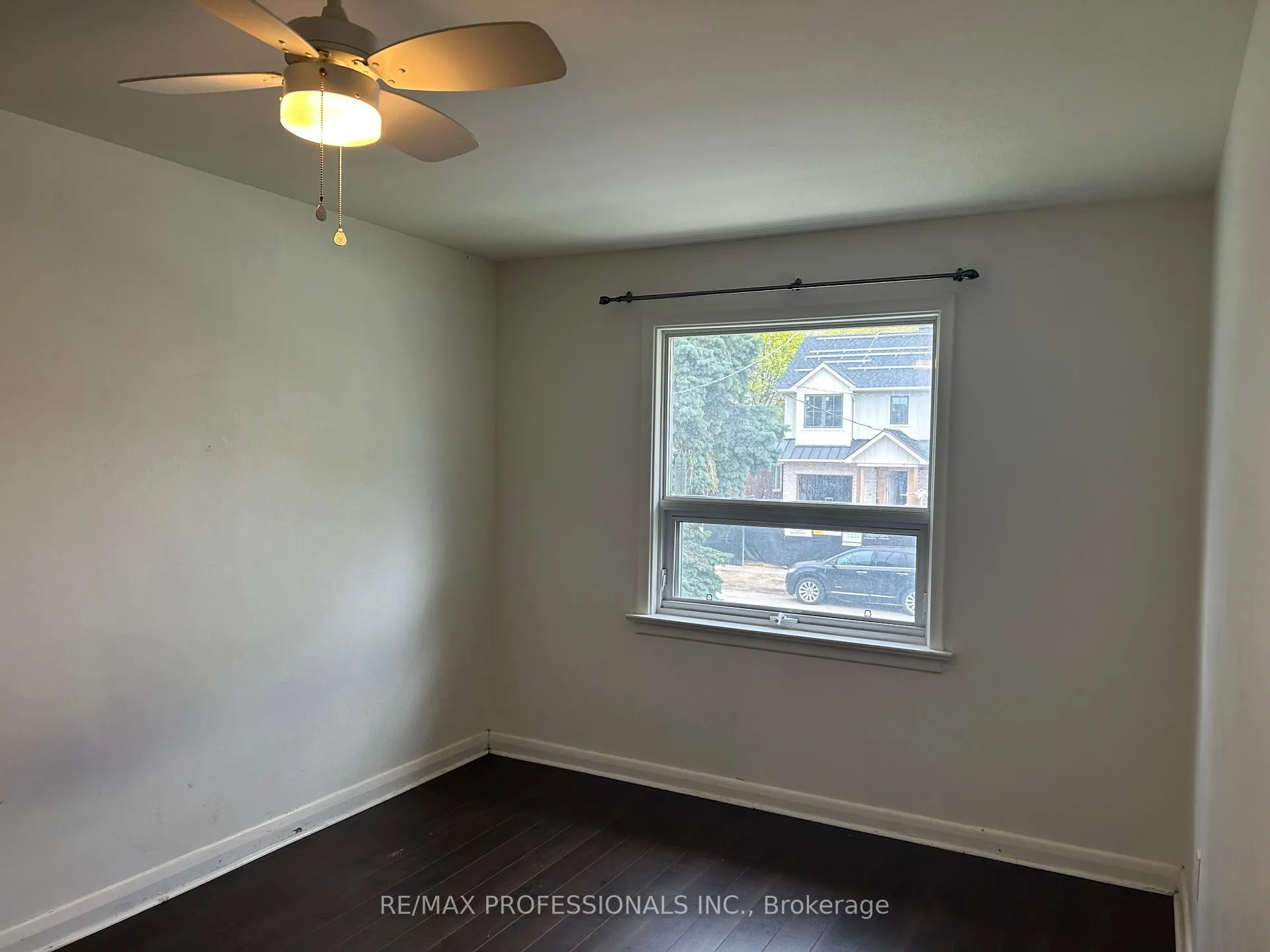 Photo 10 of 47 Claymore Drive, Etobicoke, Stonegate-Queensway — HOMEH