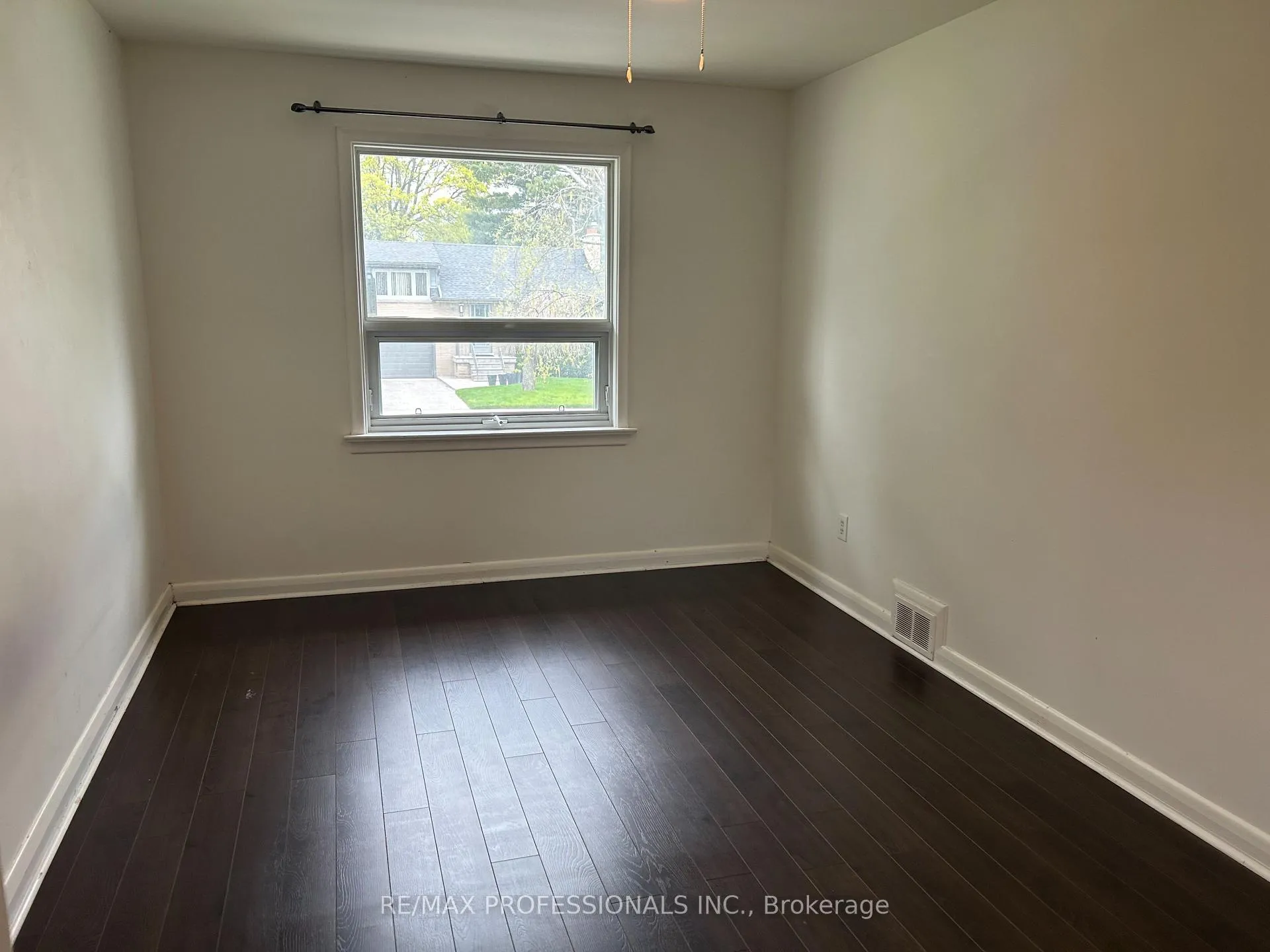 Photo 12 of 47 Claymore Drive, Etobicoke, Stonegate-Queensway — HOMEH