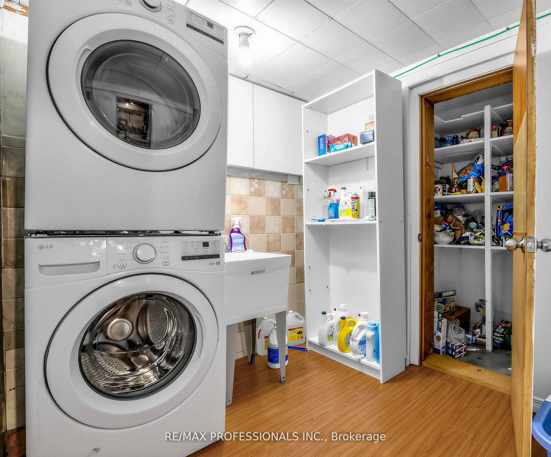 Photo 22 of 47 Claymore Drive, Etobicoke, Stonegate-Queensway — HOMEH
