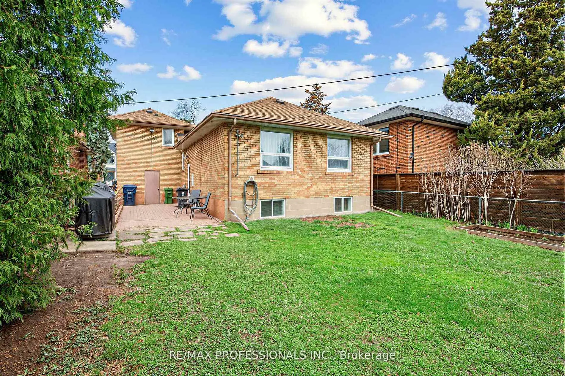 Photo 23 of 47 Claymore Drive, Etobicoke, Stonegate-Queensway — HOMEH
