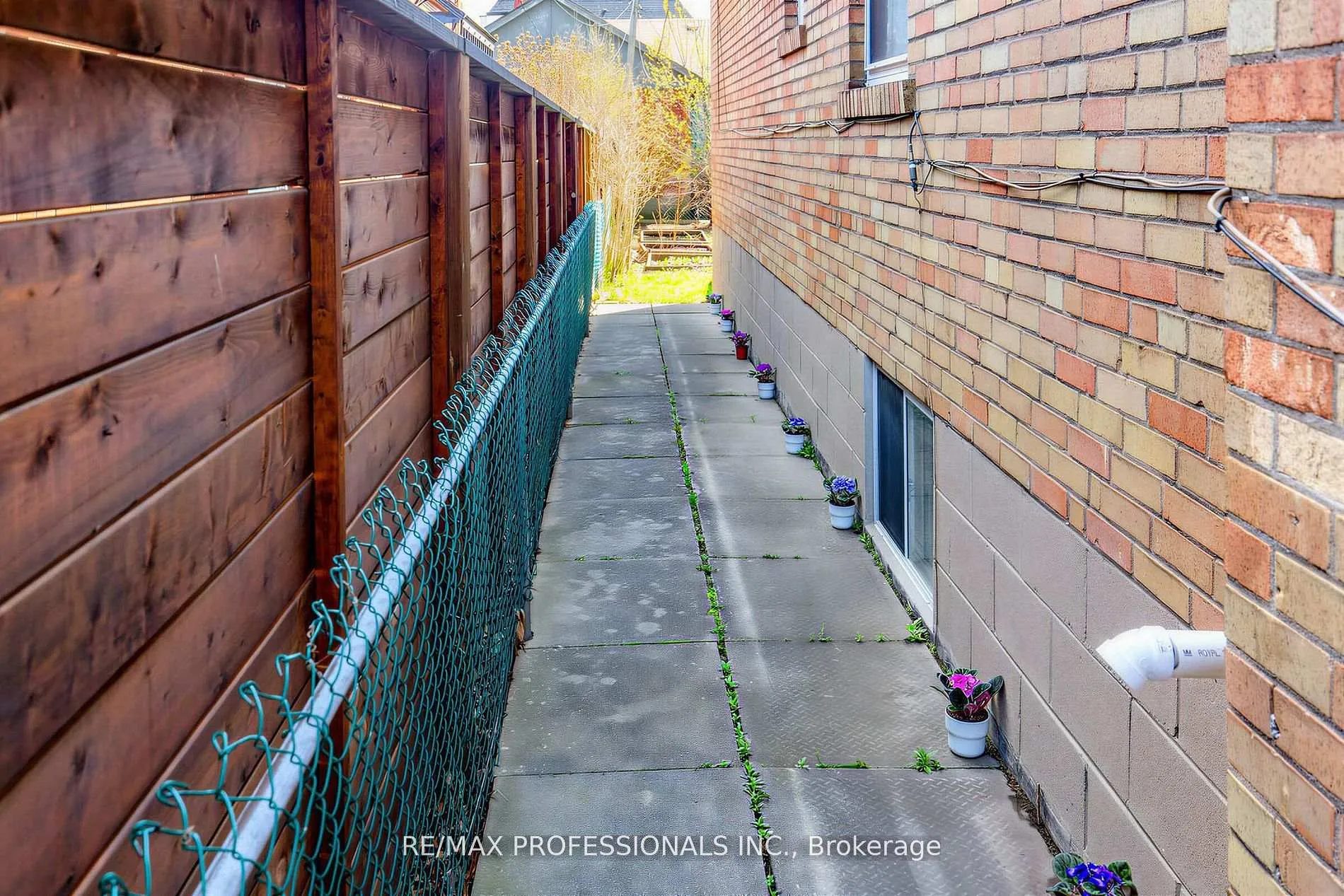 Photo 24 of 47 Claymore Drive, Etobicoke, Stonegate-Queensway — HOMEH