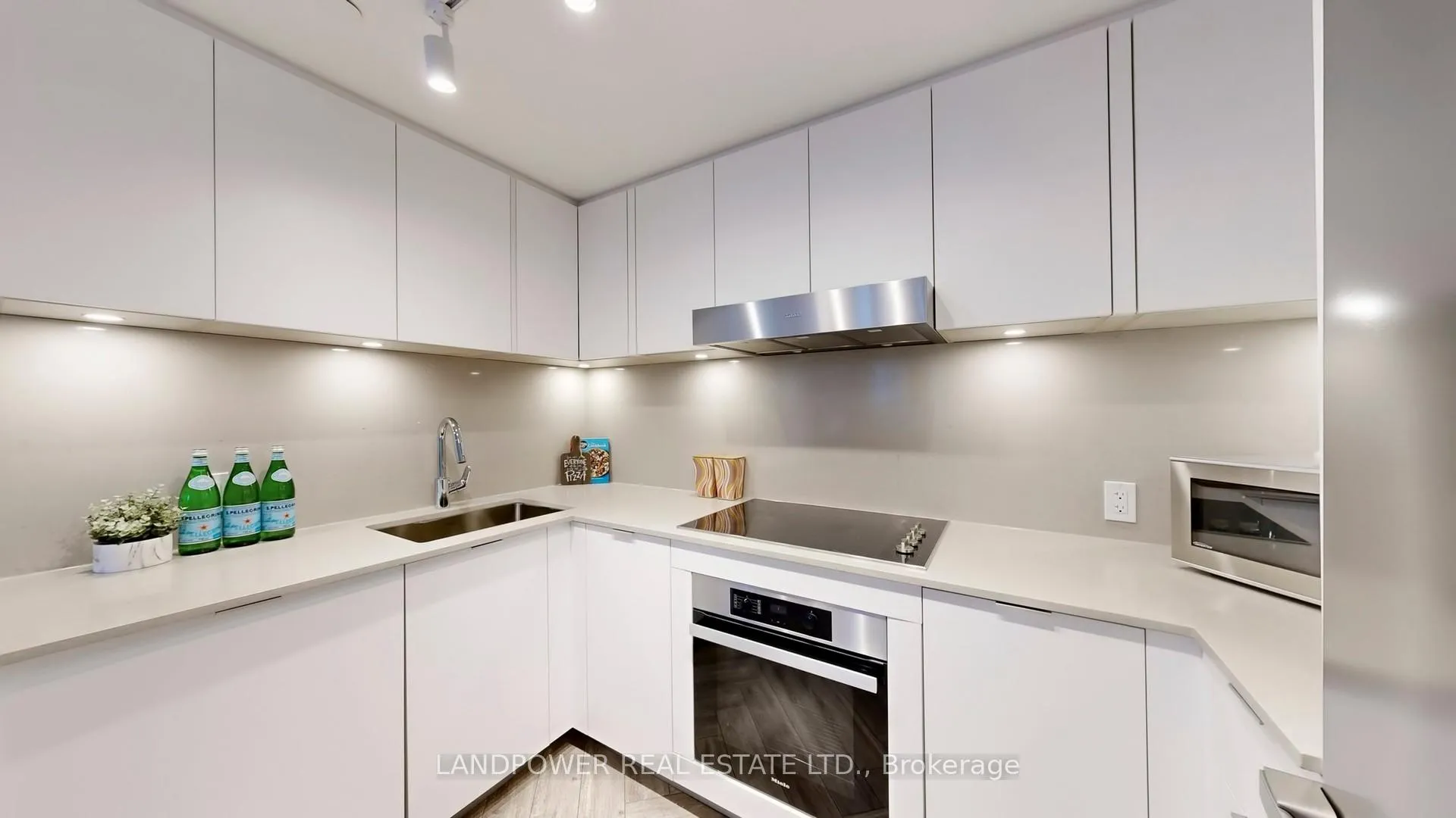 Photo 8 of Unit 1202, 8 Cedarland Drive, Markham, Unionville — HOMEH
