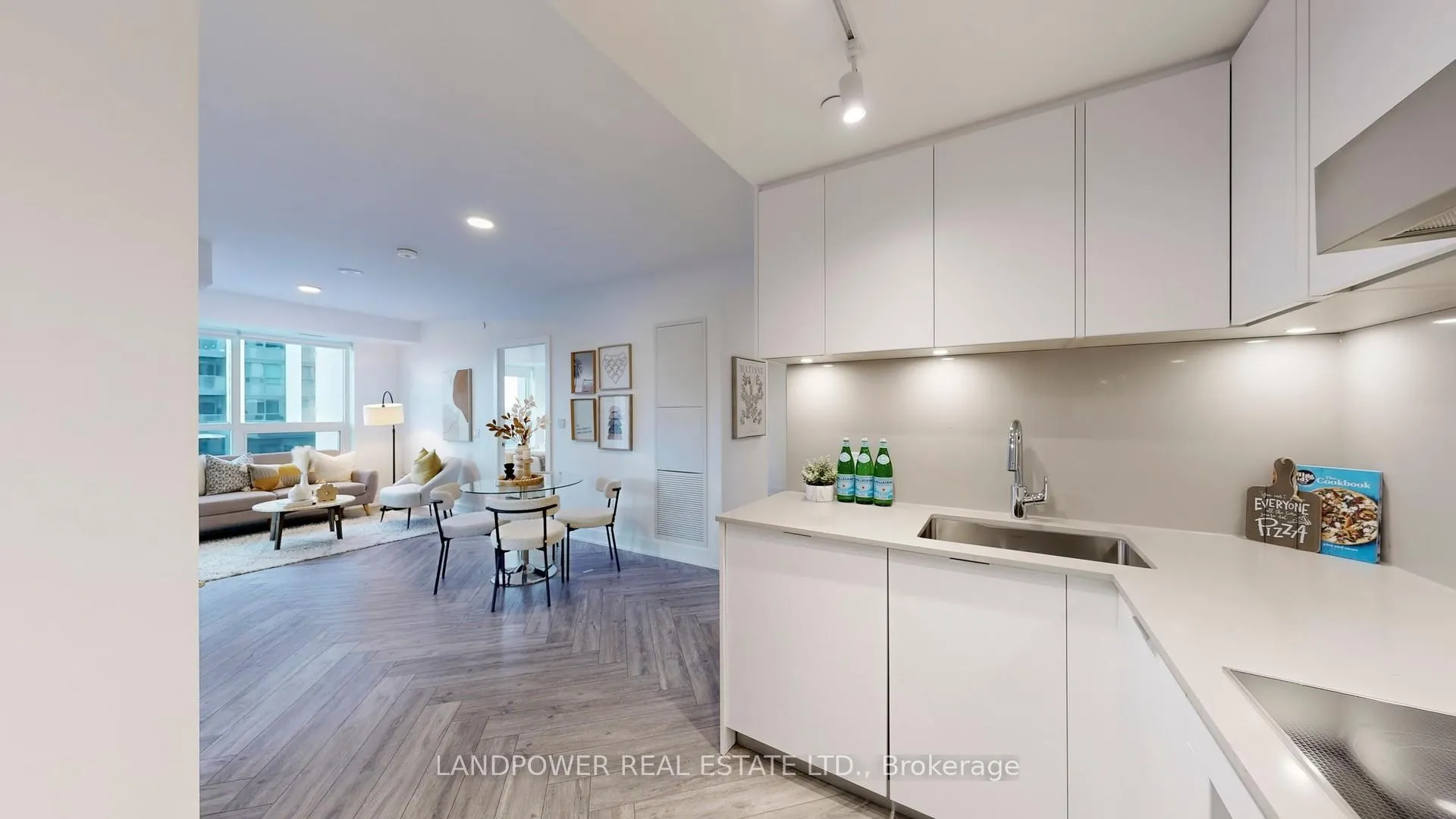 Photo 11 of Unit 1202, 8 Cedarland Drive, Markham, Unionville — HOMEH
