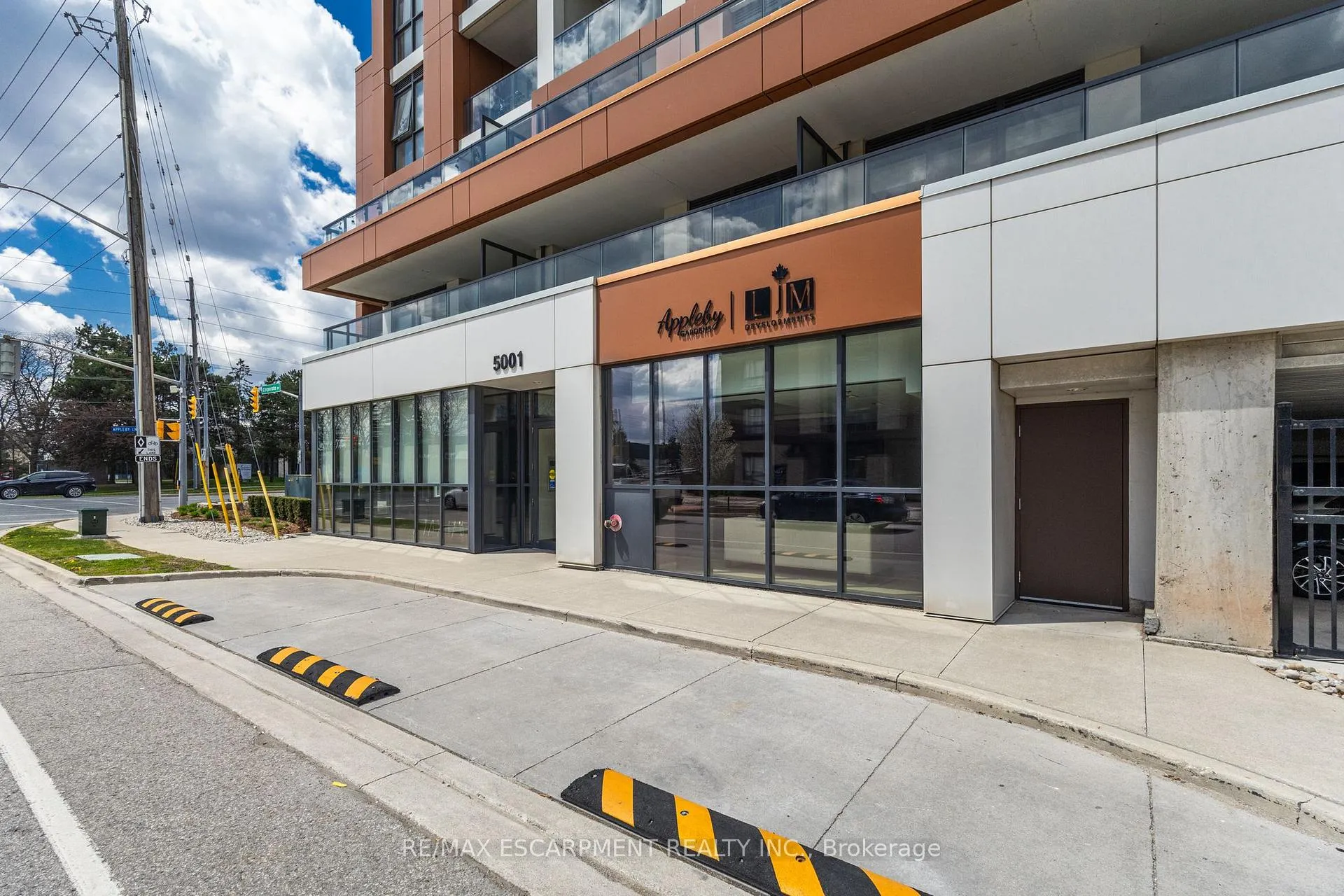 Photo 2 of Unit 204, 5001 Corporate Drive, Burlington, Uptown — HOMEH