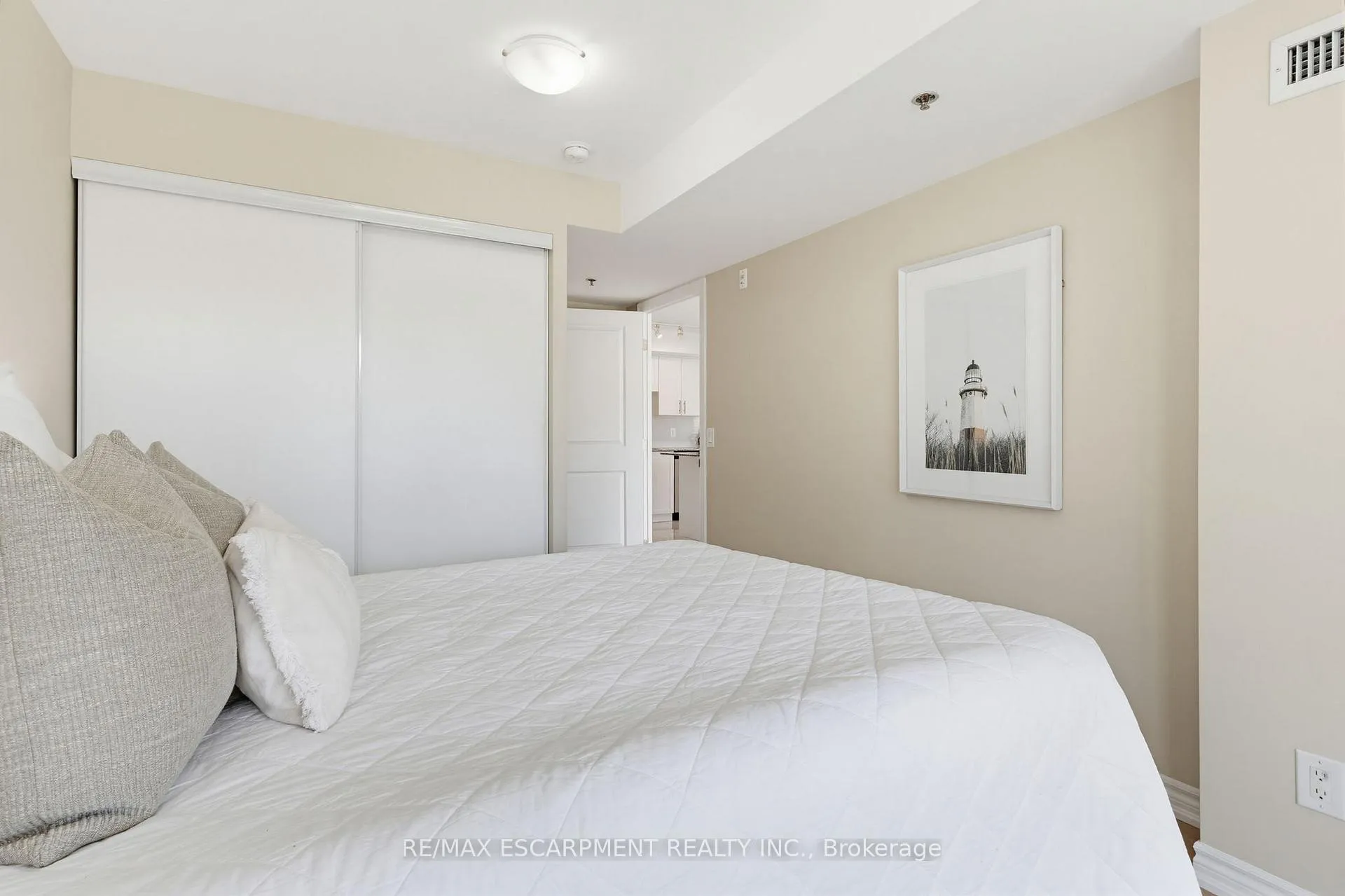 Photo 12 of Unit 204, 5001 Corporate Drive, Burlington, Uptown — HOMEH