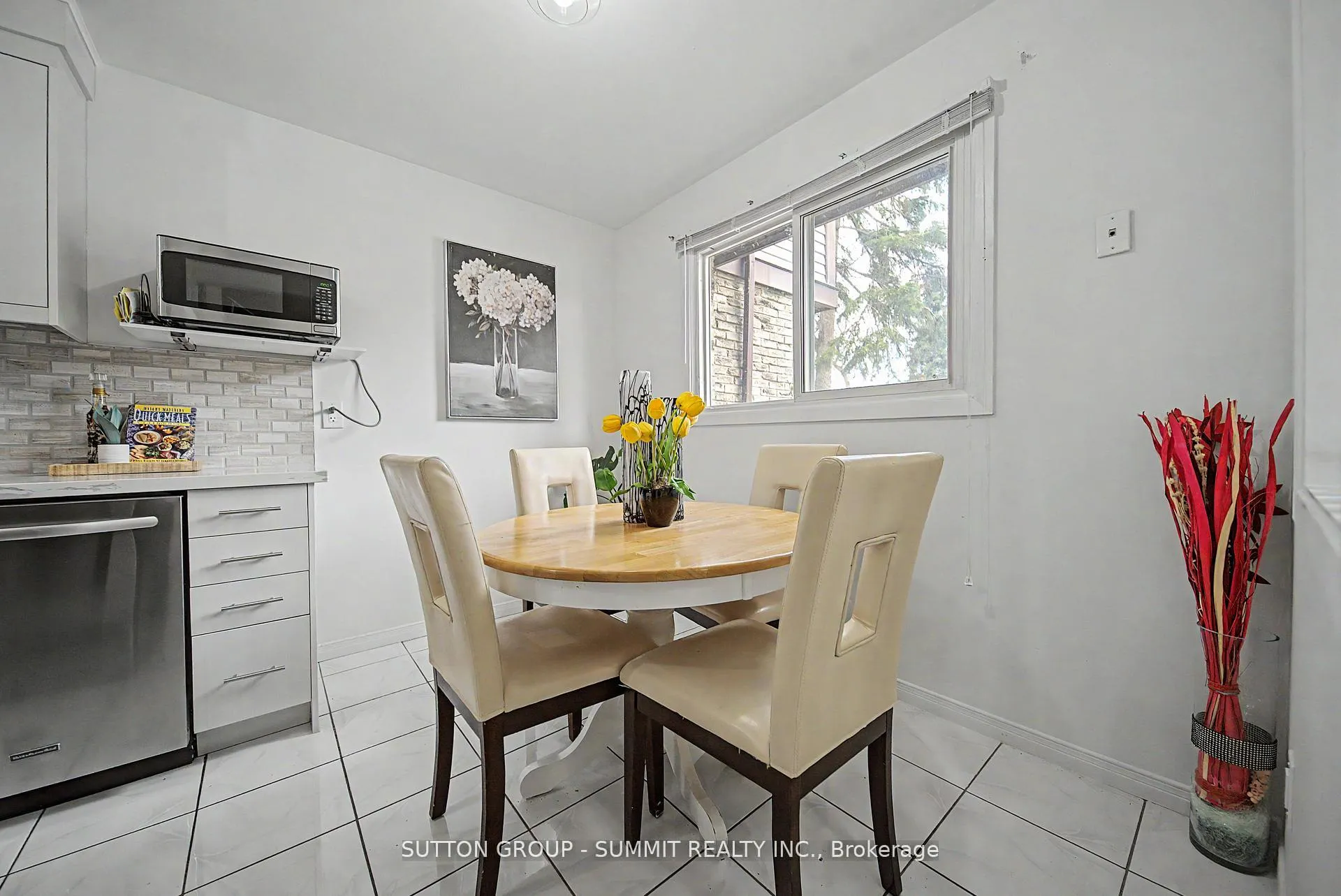 Photo 5 of Unit 61, 45 Hansen Road N, Brampton, Madoc — HOMEH