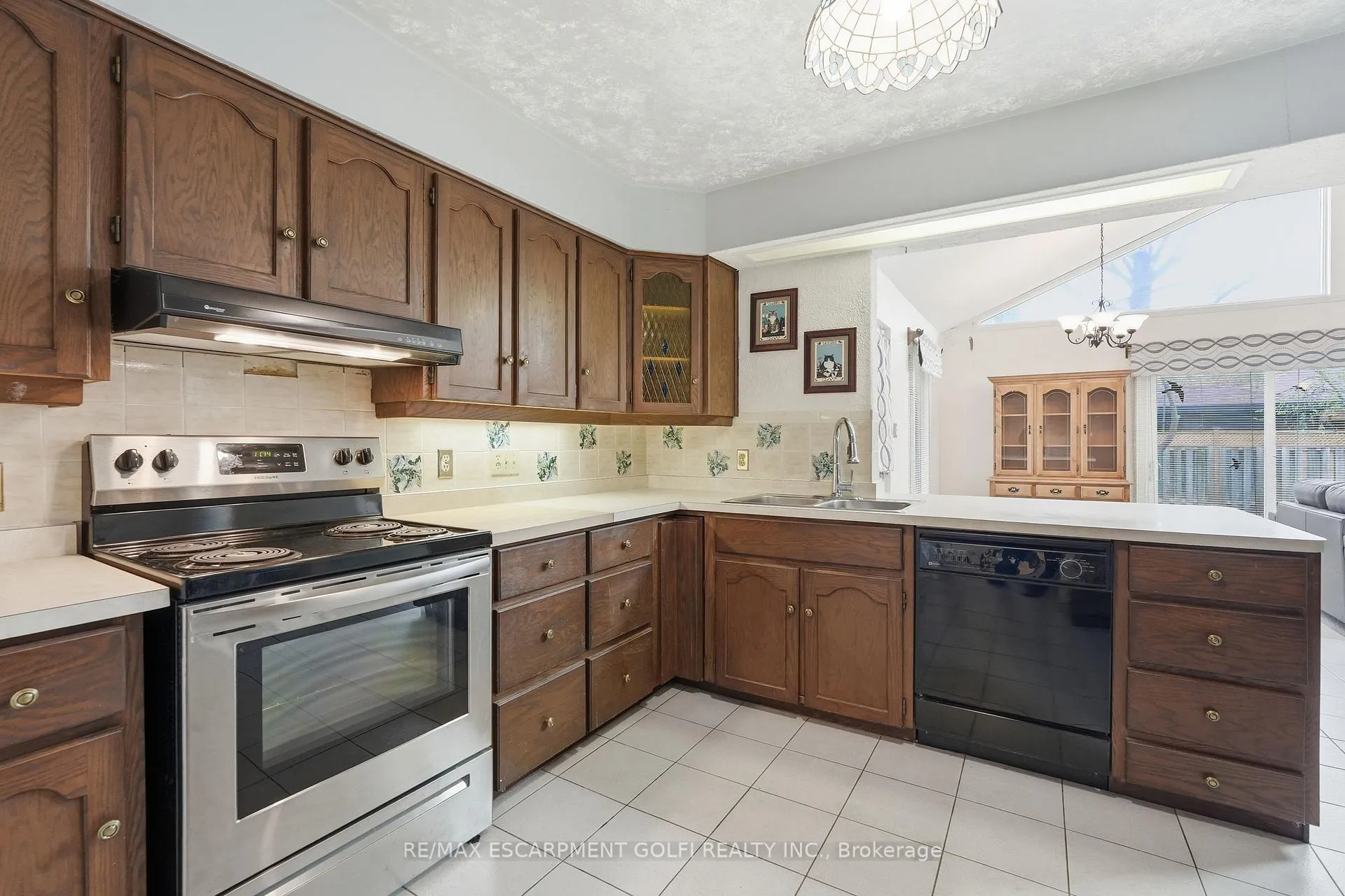 Photo 8 of 57 Galbraith Drive, Hamilton, Stoney Creek — HOMEH