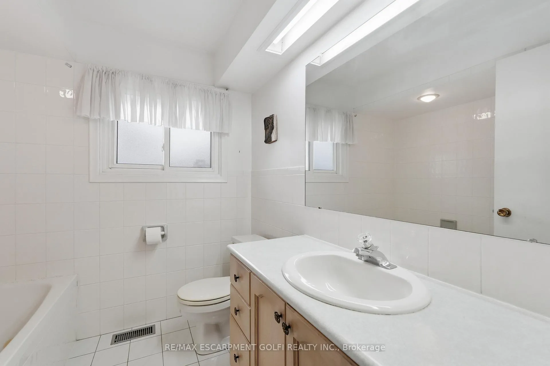 Photo 13 of 57 Galbraith Drive, Hamilton, Stoney Creek — HOMEH