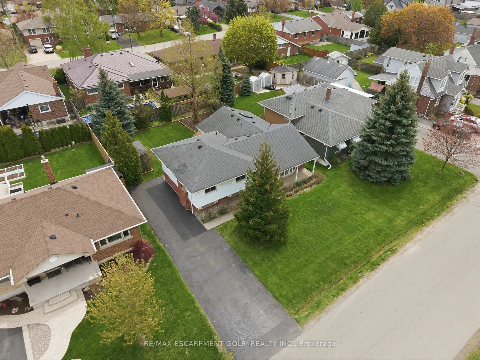 Photo 25 of 57 Galbraith Drive, Hamilton, Stoney Creek — HOMEH