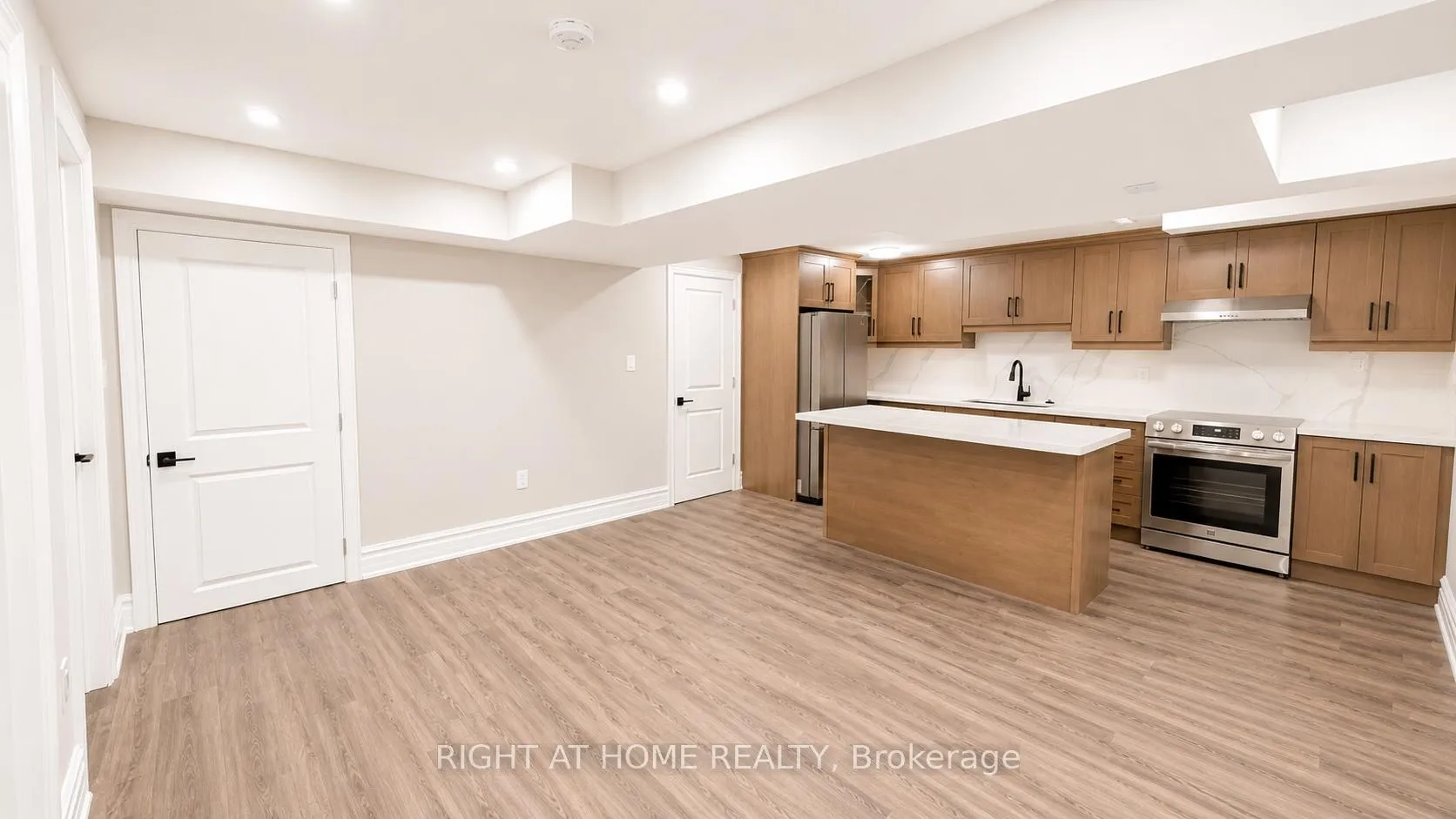 Photo 2 of 1004 Tigerlily Trail, Pickering, Rural Pickering — HOMEH