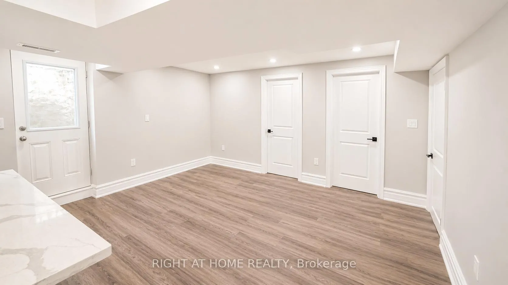 Photo 3 of 1004 Tigerlily Trail, Pickering, Rural Pickering — HOMEH