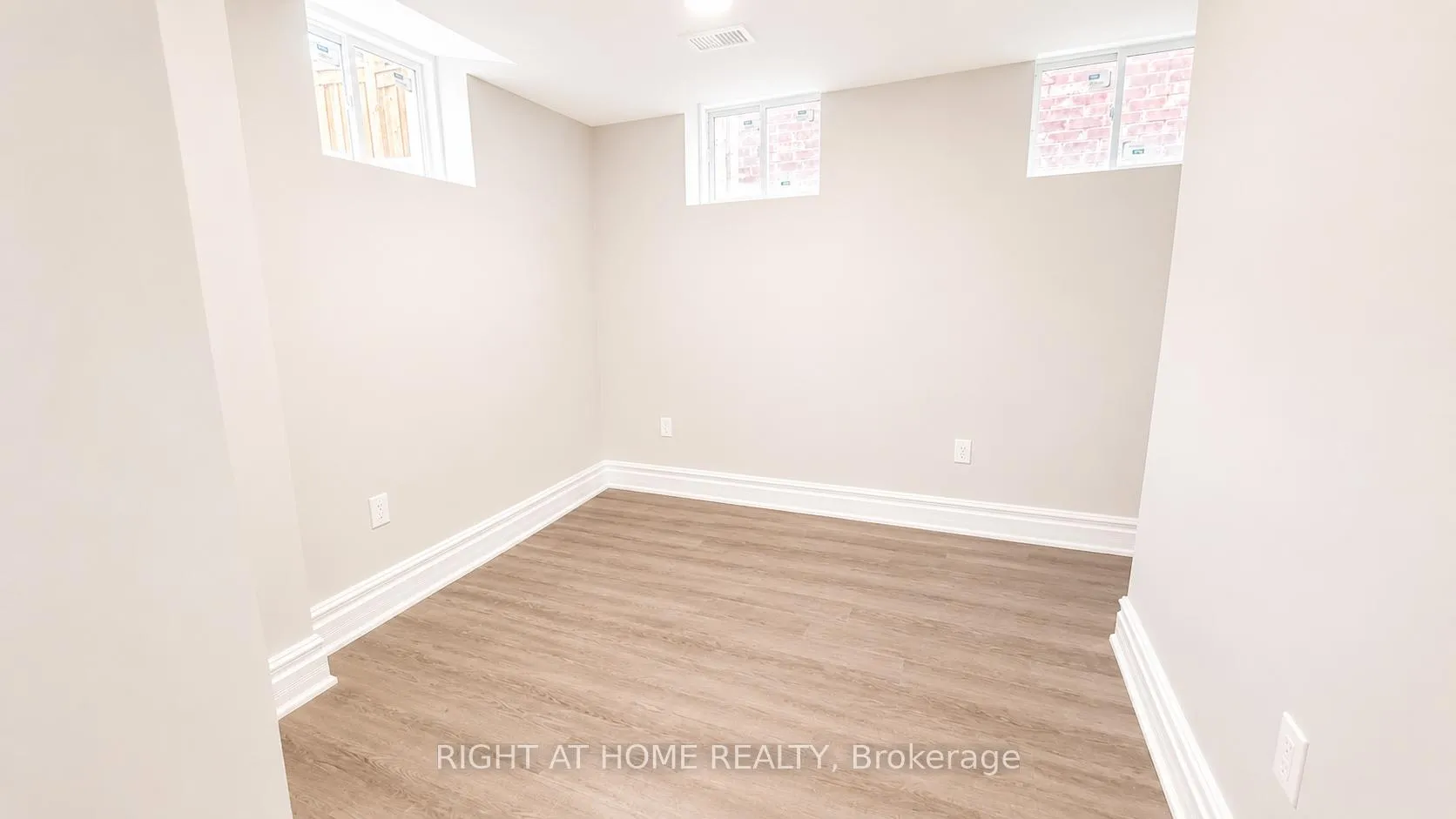 Photo 6 of 1004 Tigerlily Trail, Pickering, Rural Pickering — HOMEH
