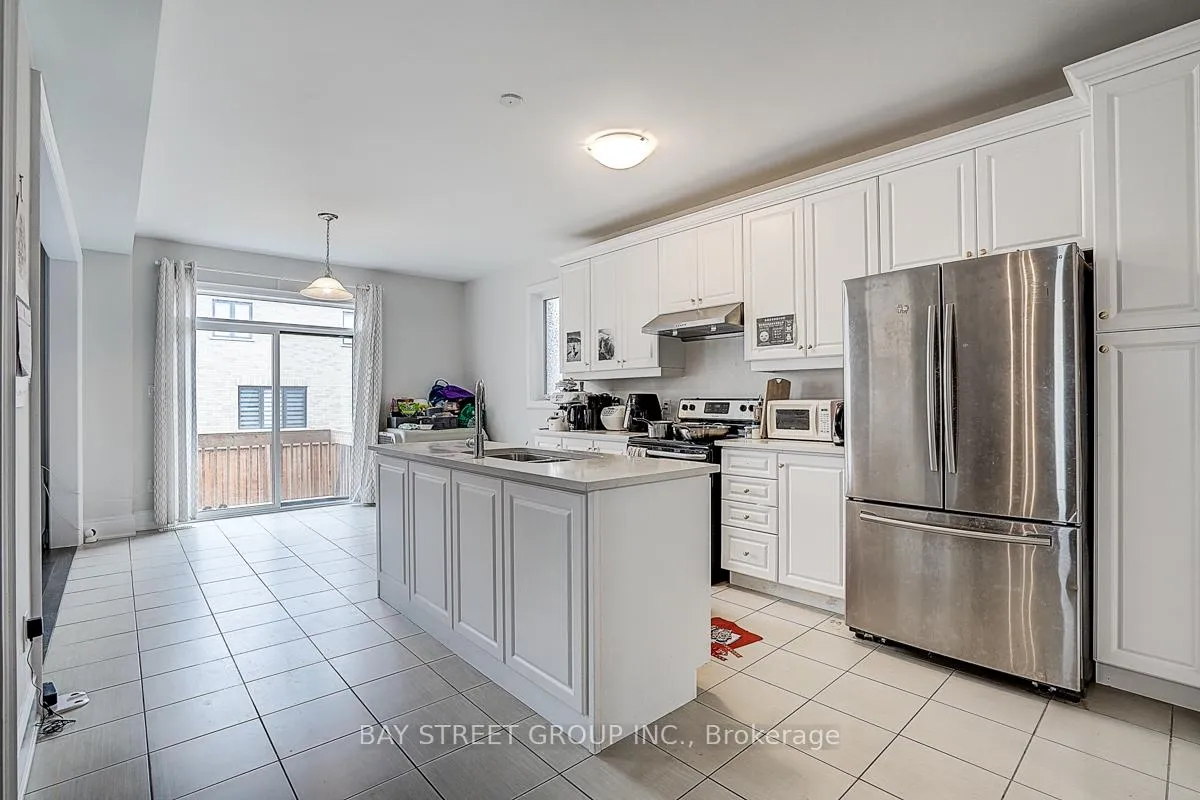 Photo 3 of 19 Nigh Drive, Markham, Middlefield — HOMEH