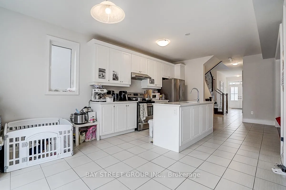 Photo 4 of 19 Nigh Drive, Markham, Middlefield — HOMEH
