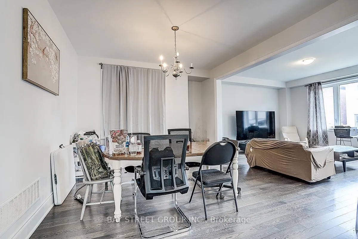 Photo 5 of 19 Nigh Drive, Markham, Middlefield — HOMEH