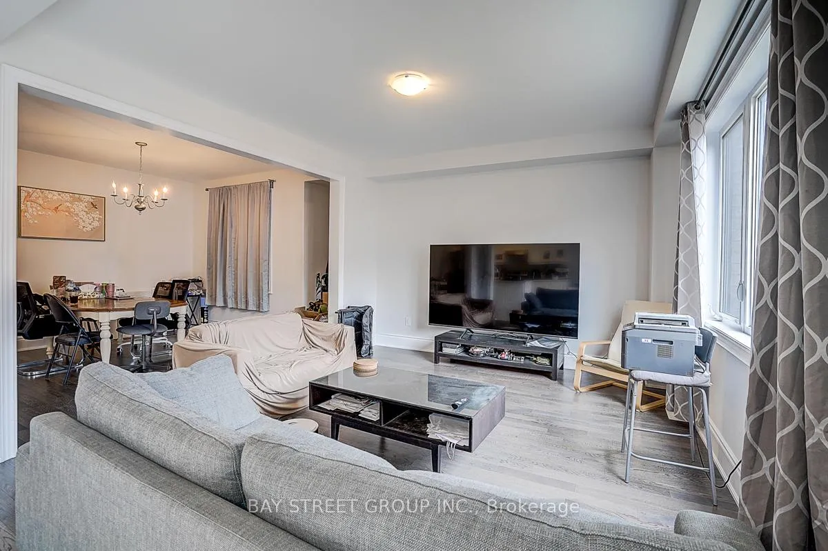 Photo 7 of 19 Nigh Drive, Markham, Middlefield — HOMEH