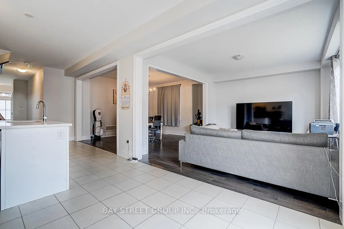 Photo 8 of 19 Nigh Drive, Markham, Middlefield — HOMEH