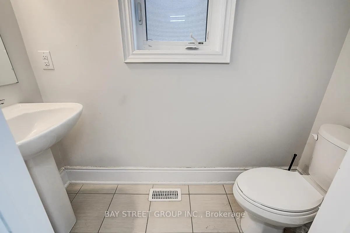 Photo 9 of 19 Nigh Drive, Markham, Middlefield — HOMEH