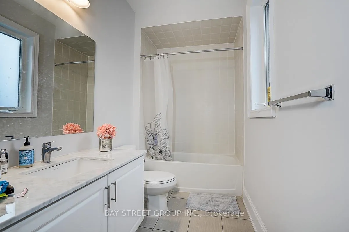 Photo 20 of 19 Nigh Drive, Markham, Middlefield — HOMEH
