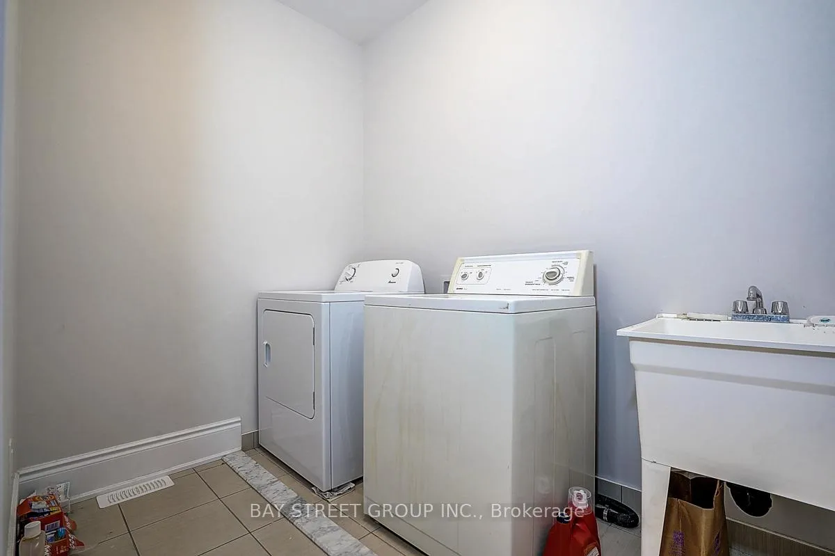 Photo 21 of 19 Nigh Drive, Markham, Middlefield — HOMEH