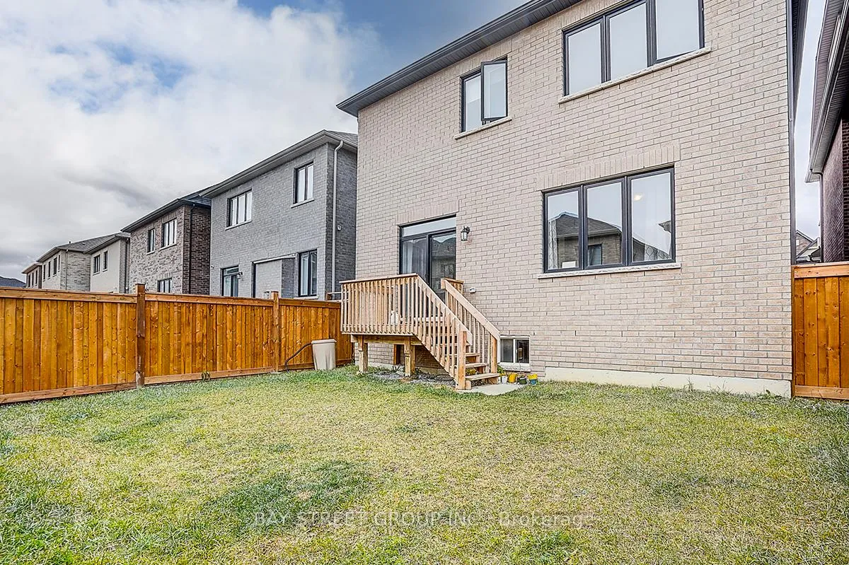Photo 23 of 19 Nigh Drive, Markham, Middlefield — HOMEH