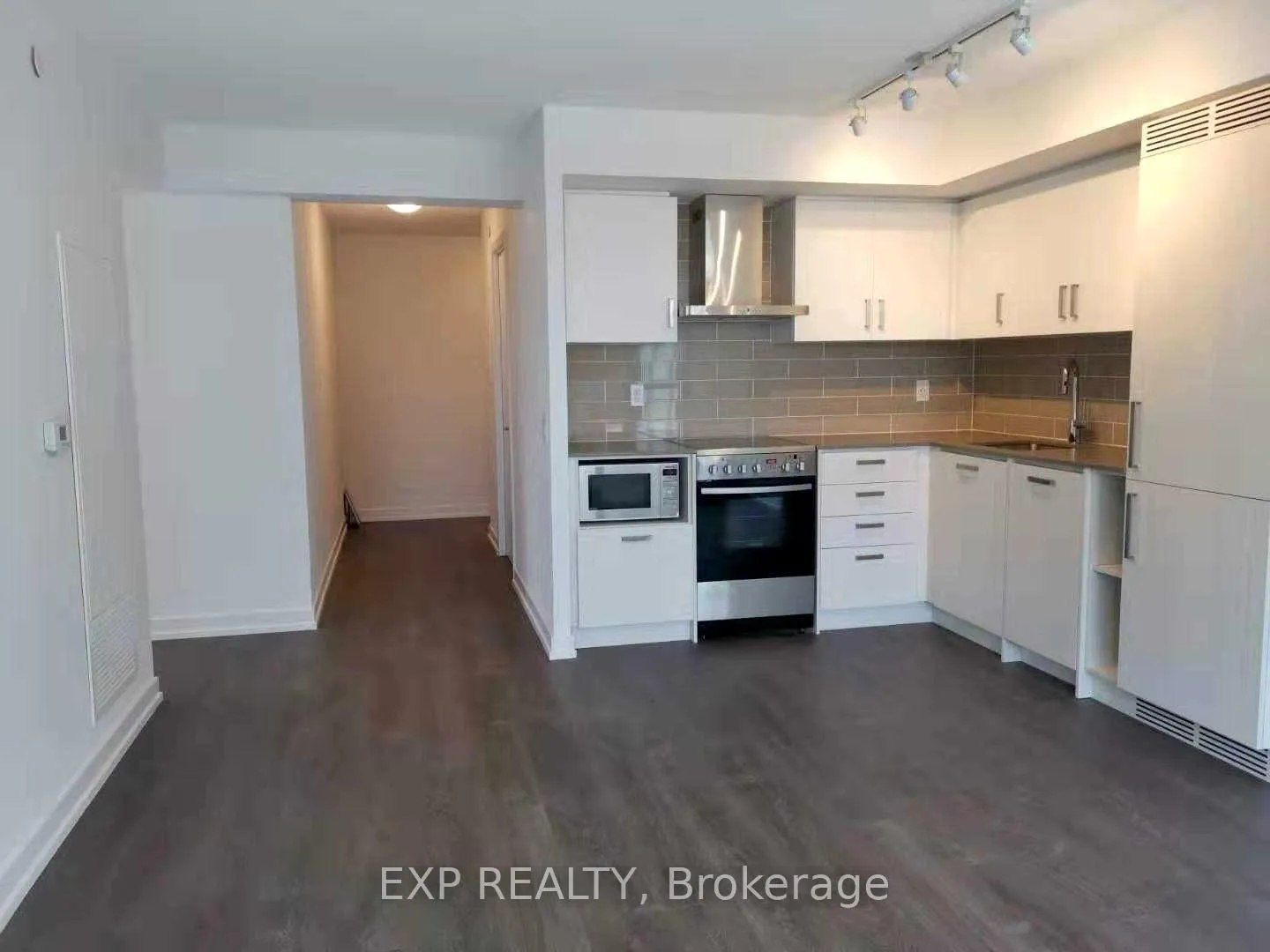 Photo 4 of Unit 313, 125 Redpath Avenue, Toronto, Mount Pleasant West — HOMEH