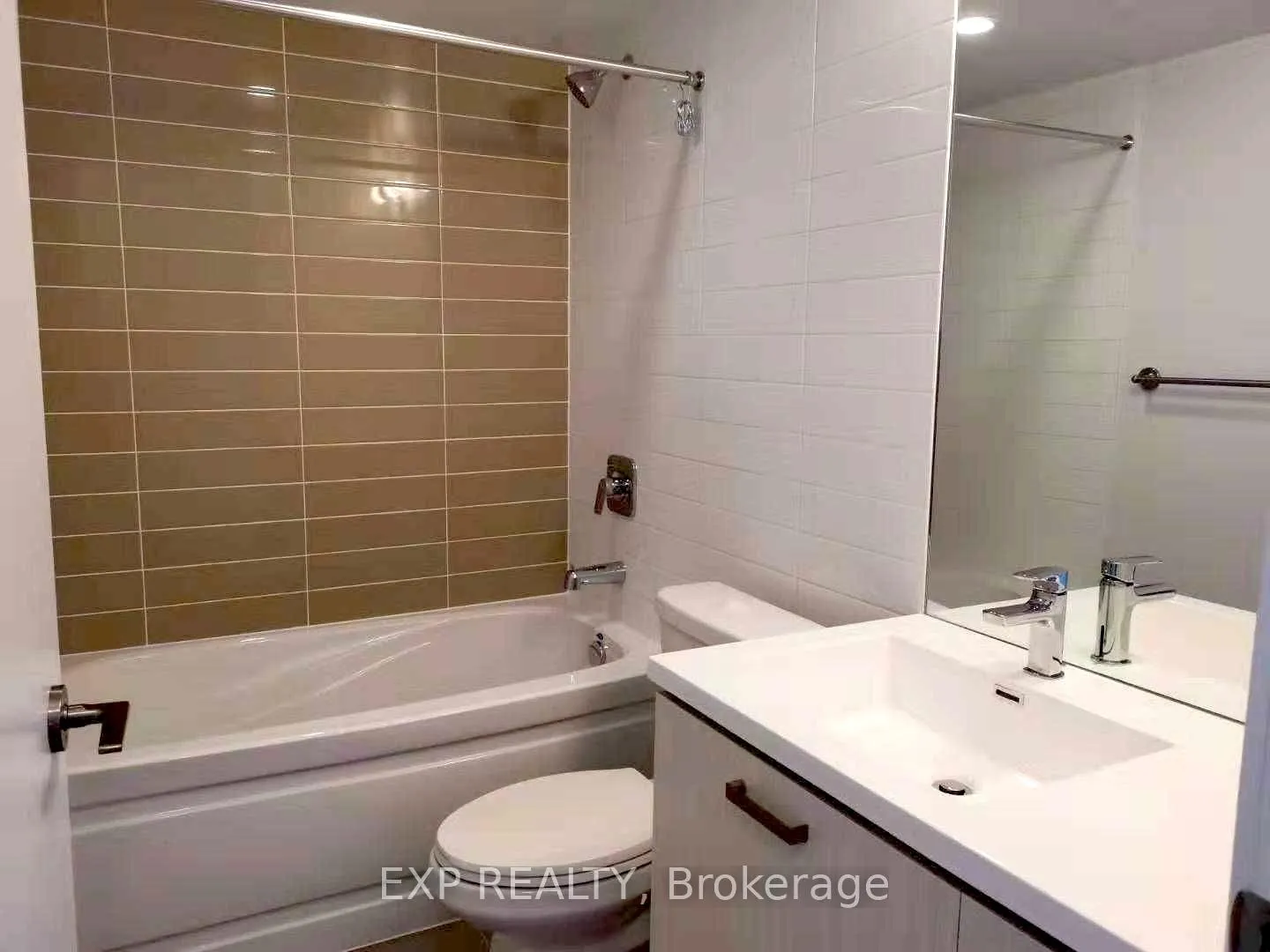 Photo 9 of Unit 313, 125 Redpath Avenue, Toronto, Mount Pleasant West — HOMEH