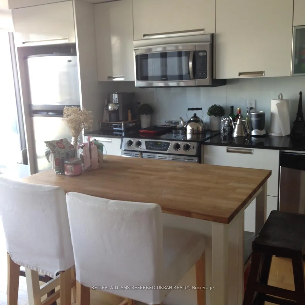 Photo 5 of Unit 806, 33 Charles Street E, Toronto, Church-Yonge Corridor — HOMEH