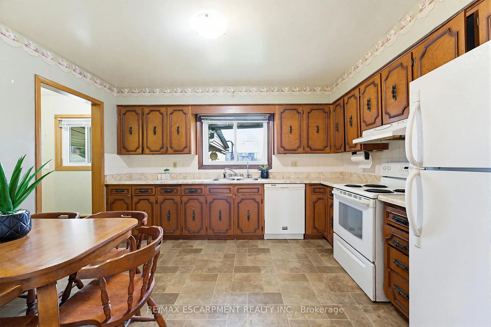 Photo 12 of 127 King Street E, Haldimand — HOMEH