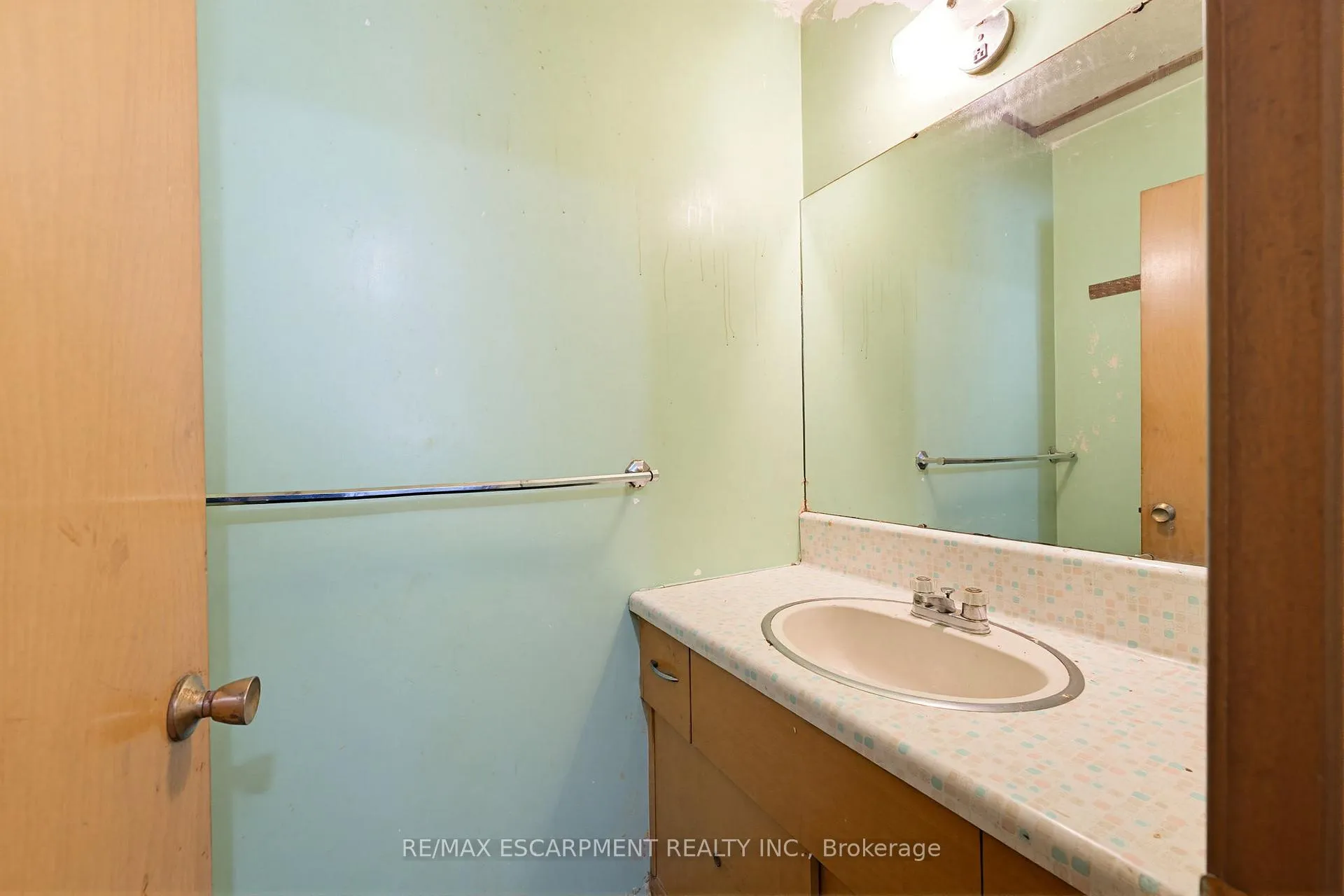 Photo 22 of 127 King Street E, Haldimand — HOMEH