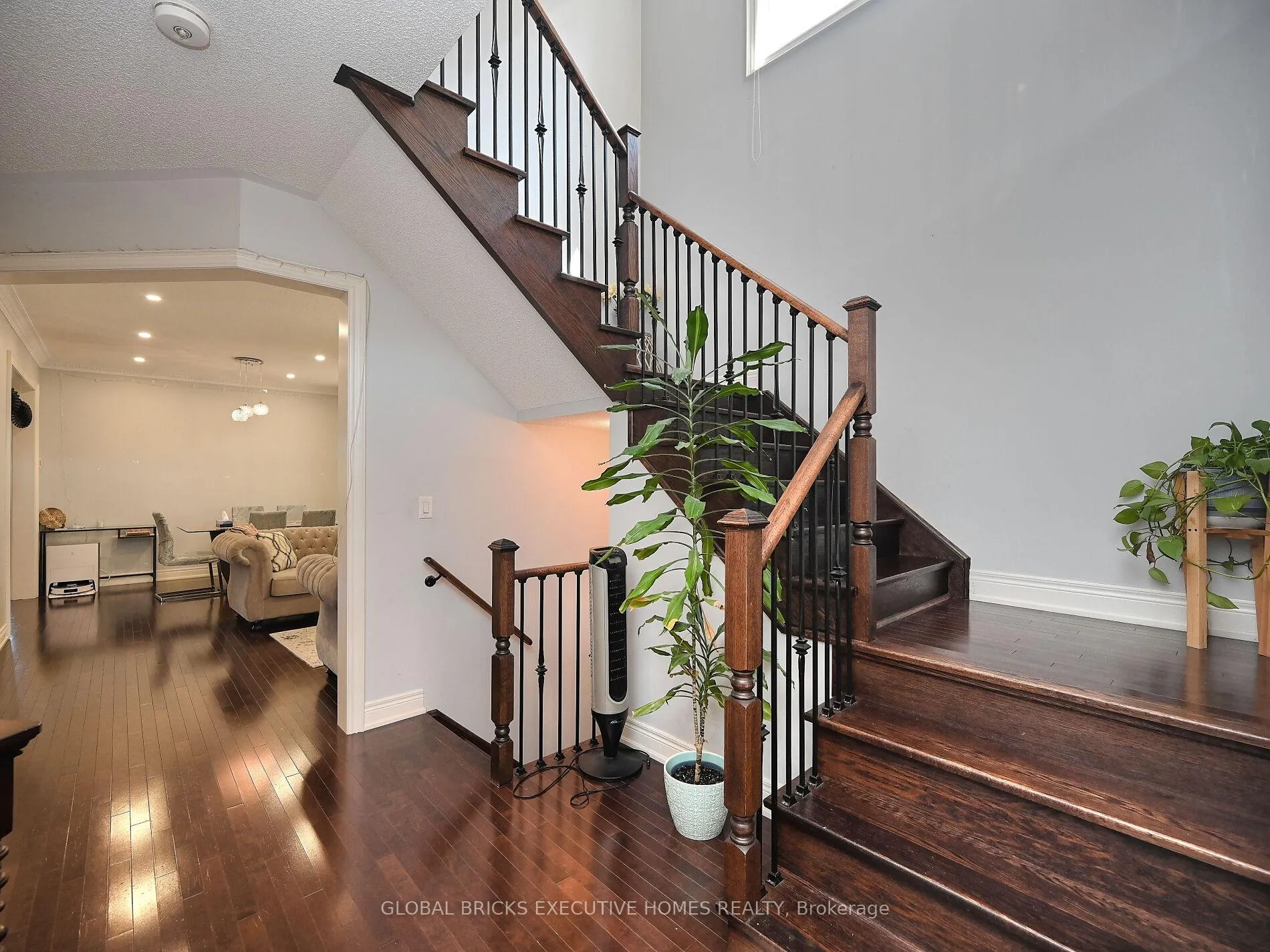 Photo 6 of 55 Apple Valley Way E, Brampton, Bram East — HOMEH