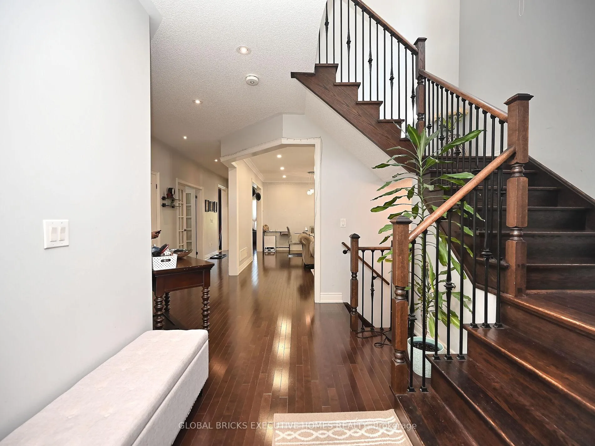 Photo 7 of 55 Apple Valley Way E, Brampton, Bram East — HOMEH