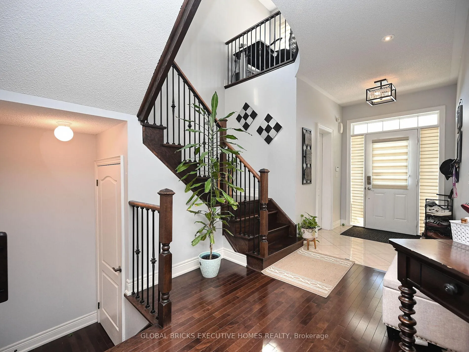 Photo 8 of 55 Apple Valley Way E, Brampton, Bram East — HOMEH
