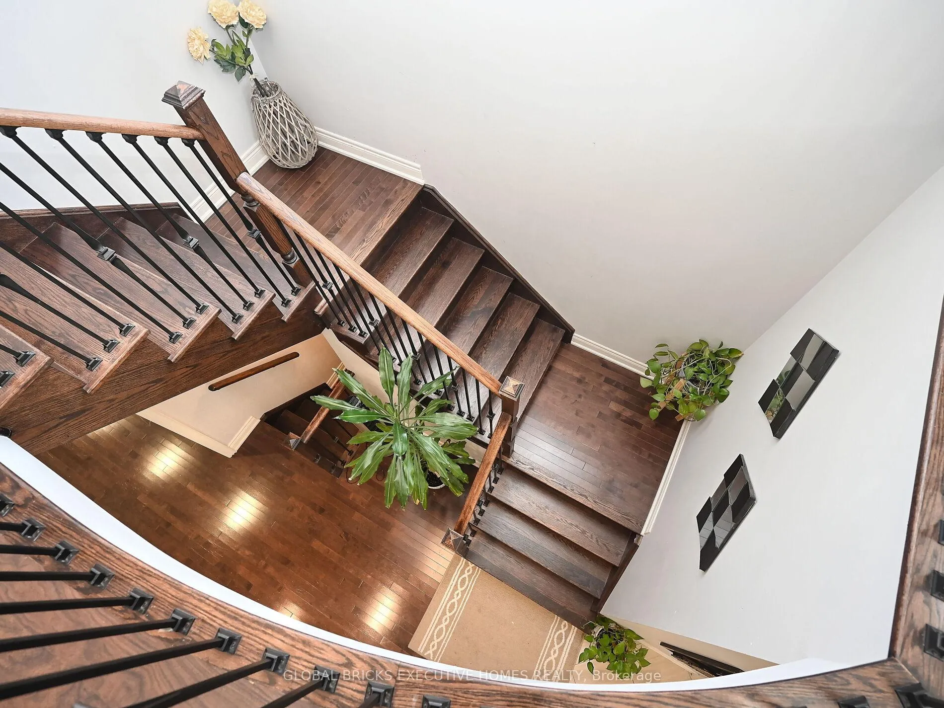 Photo 9 of 55 Apple Valley Way E, Brampton, Bram East — HOMEH
