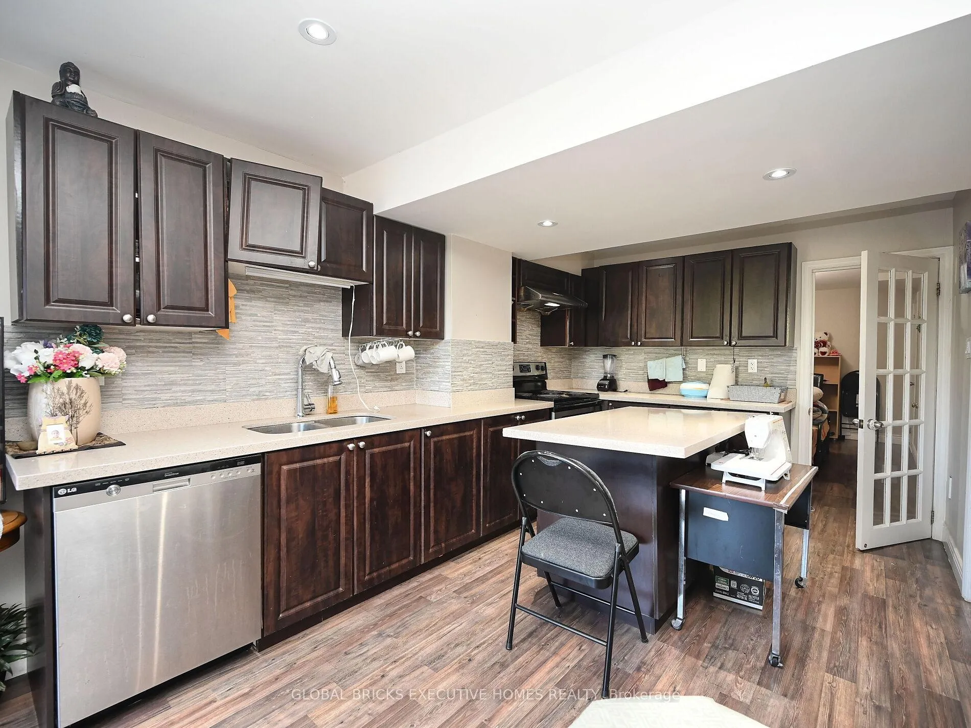 Photo 43 of 55 Apple Valley Way E, Brampton, Bram East — HOMEH
