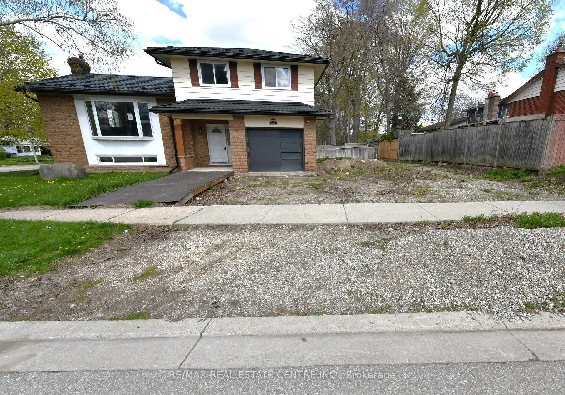 Photo 2 of 110 Silverspring Crescent, Kitchener — HOMEH