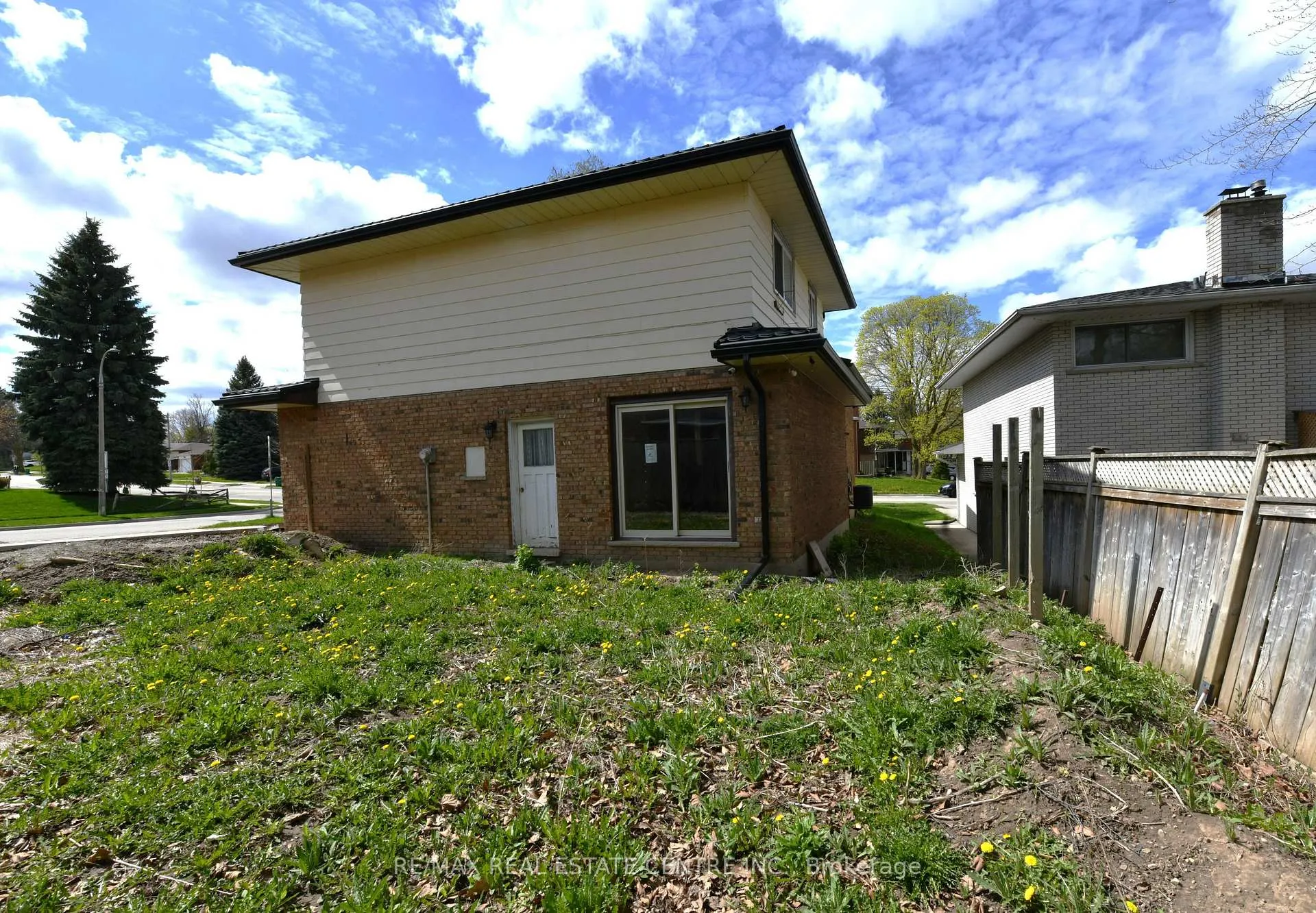 Photo 3 of 110 Silverspring Crescent, Kitchener — HOMEH