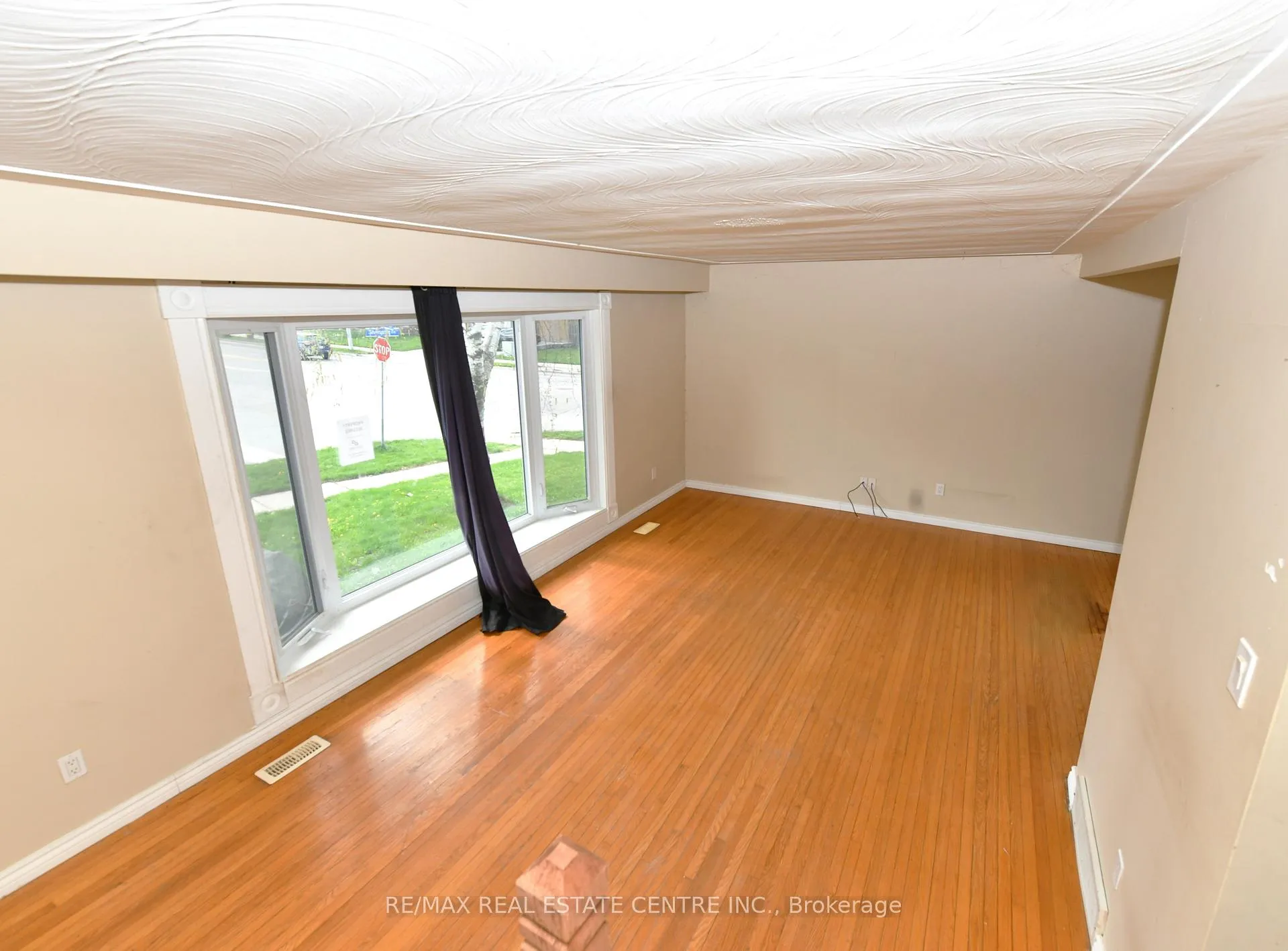 Photo 4 of 110 Silverspring Crescent, Kitchener — HOMEH