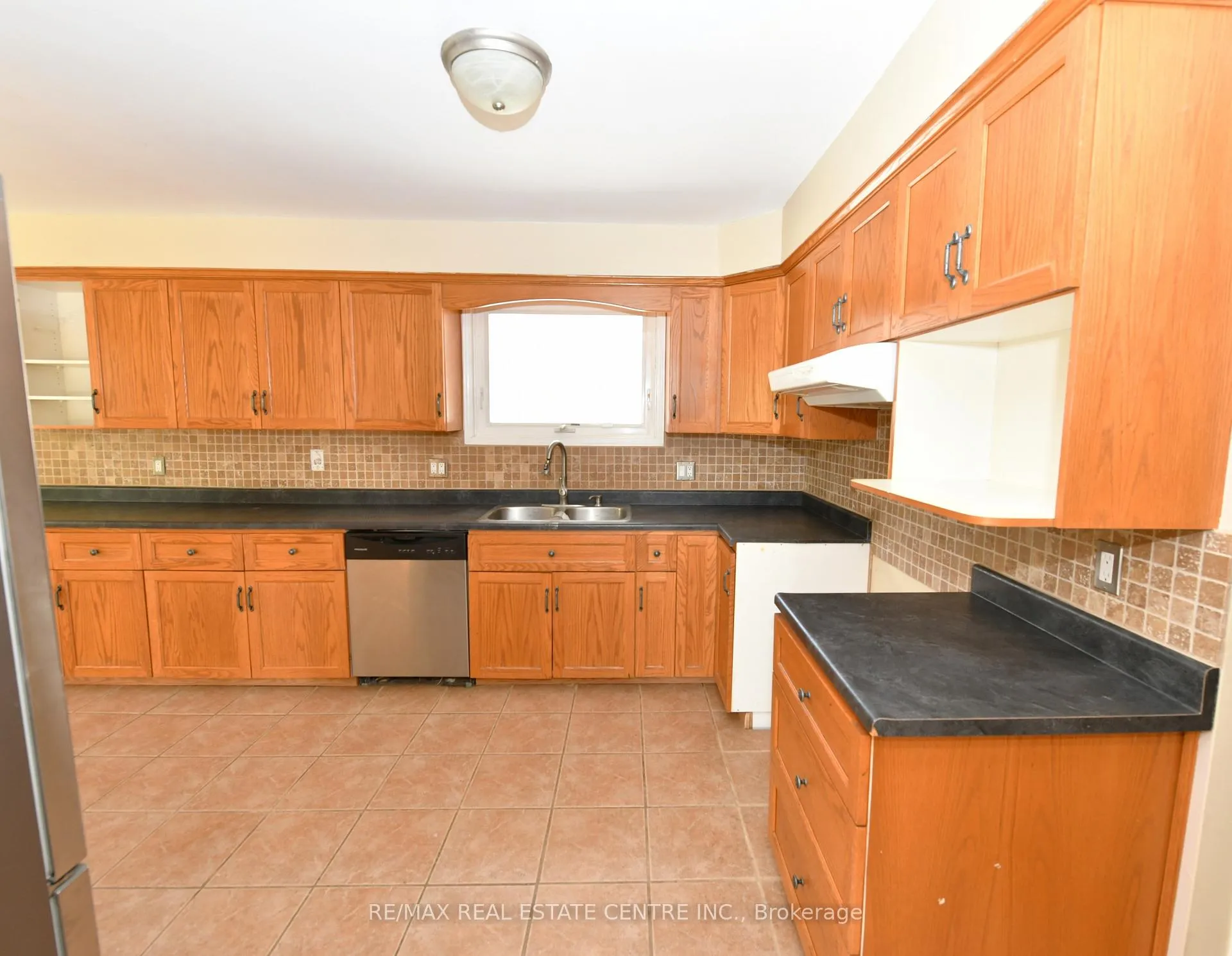 Photo 7 of 110 Silverspring Crescent, Kitchener — HOMEH