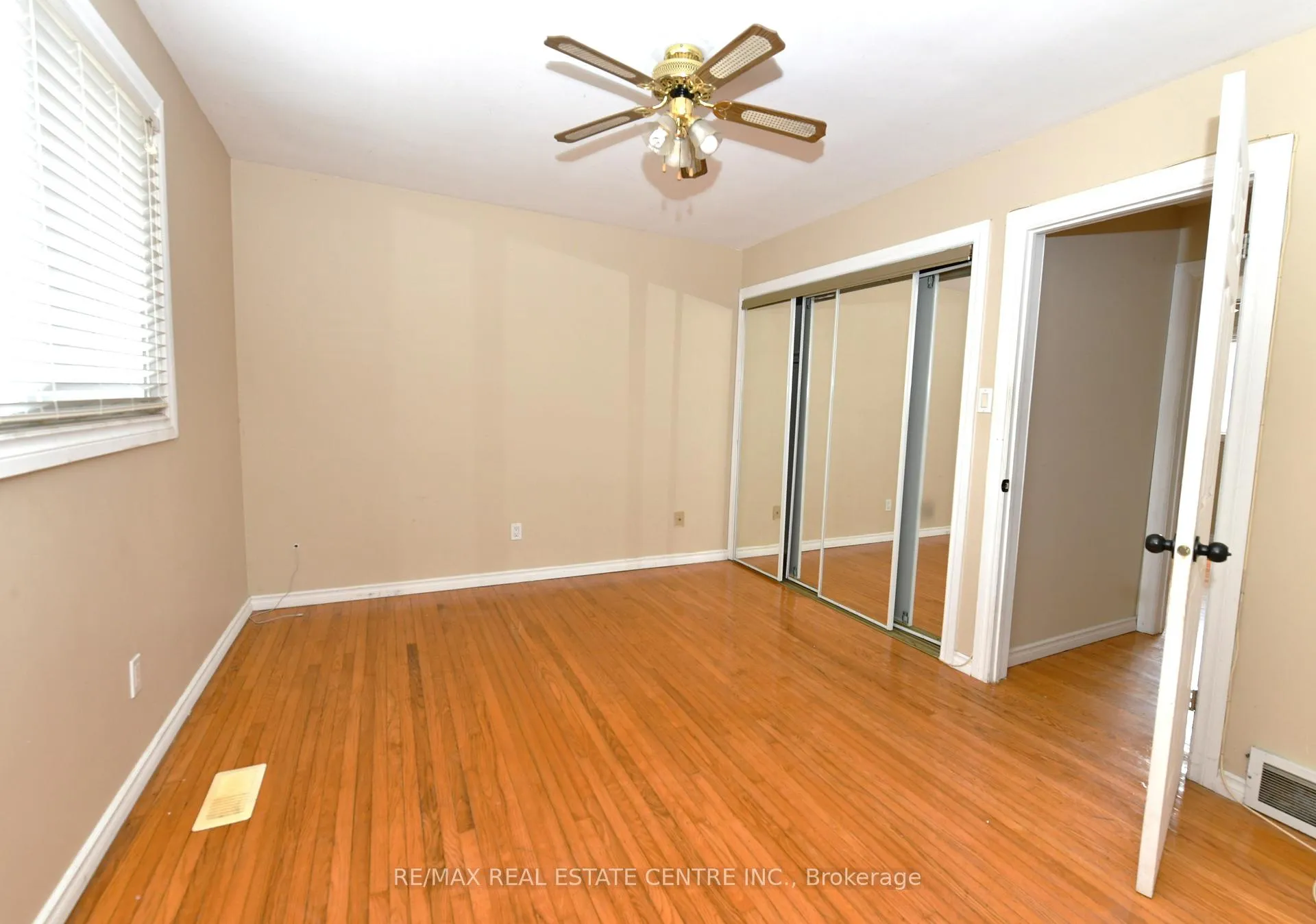 Photo 11 of 110 Silverspring Crescent, Kitchener — HOMEH
