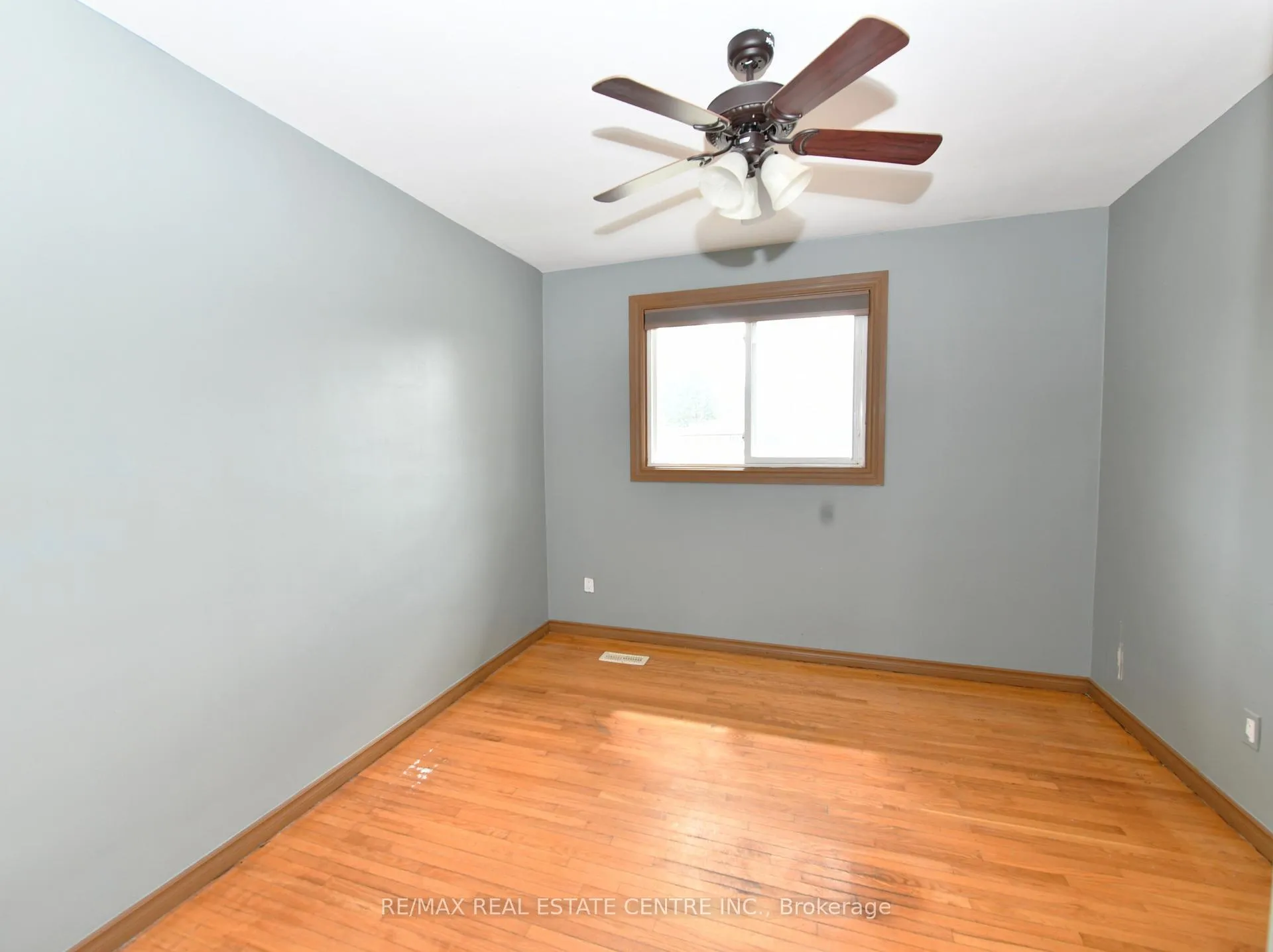 Photo 14 of 110 Silverspring Crescent, Kitchener — HOMEH