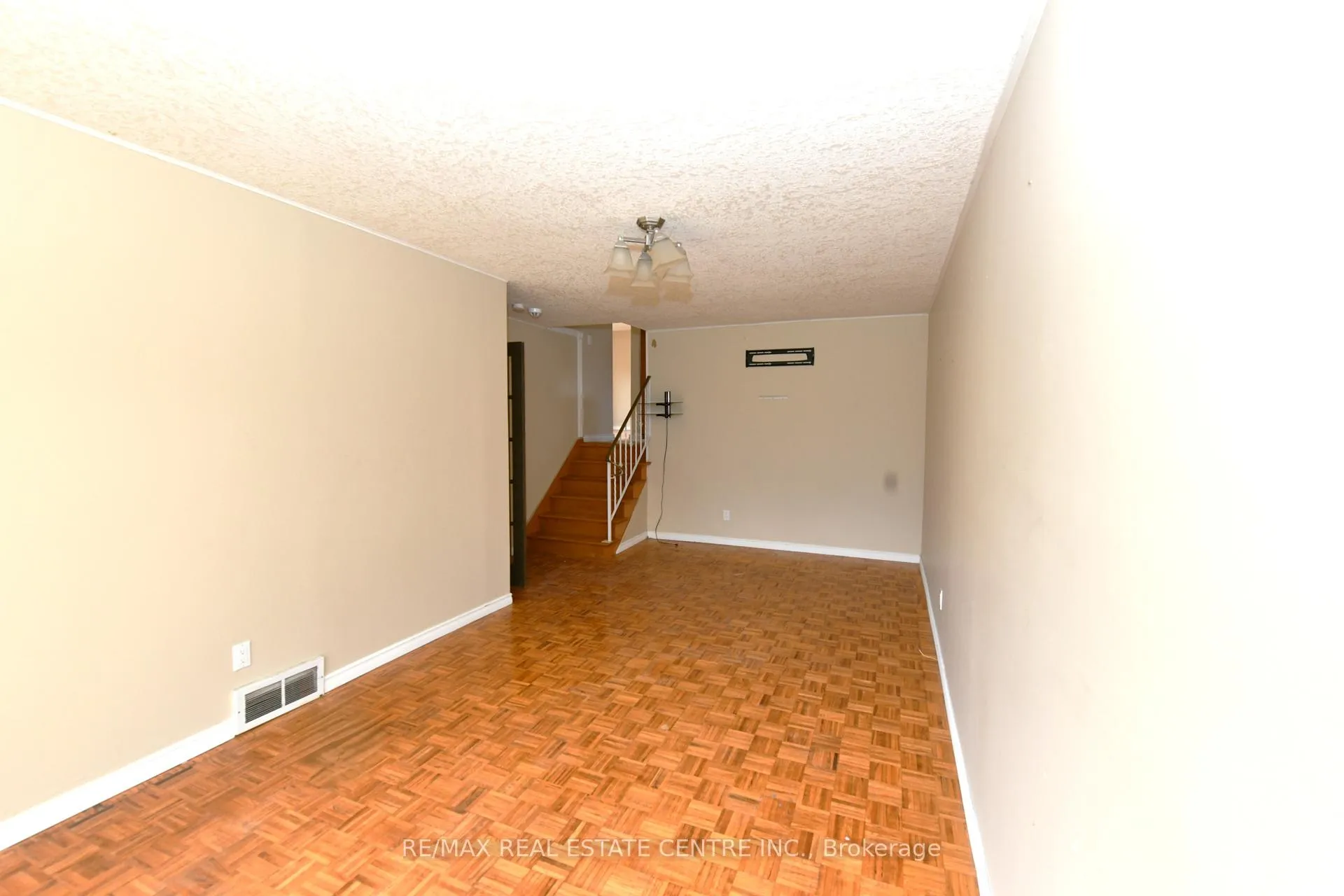 Photo 16 of 110 Silverspring Crescent, Kitchener — HOMEH