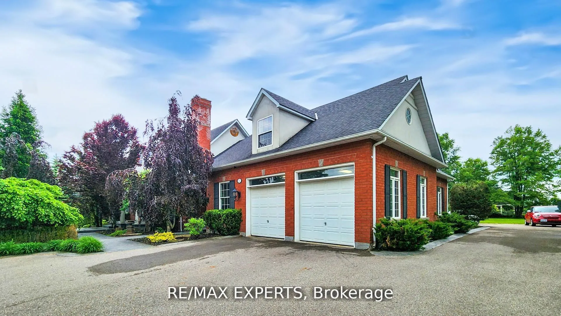 Photo 2 of 27 Theresa Circle, Vaughan, Kleinburg — HOMEH
