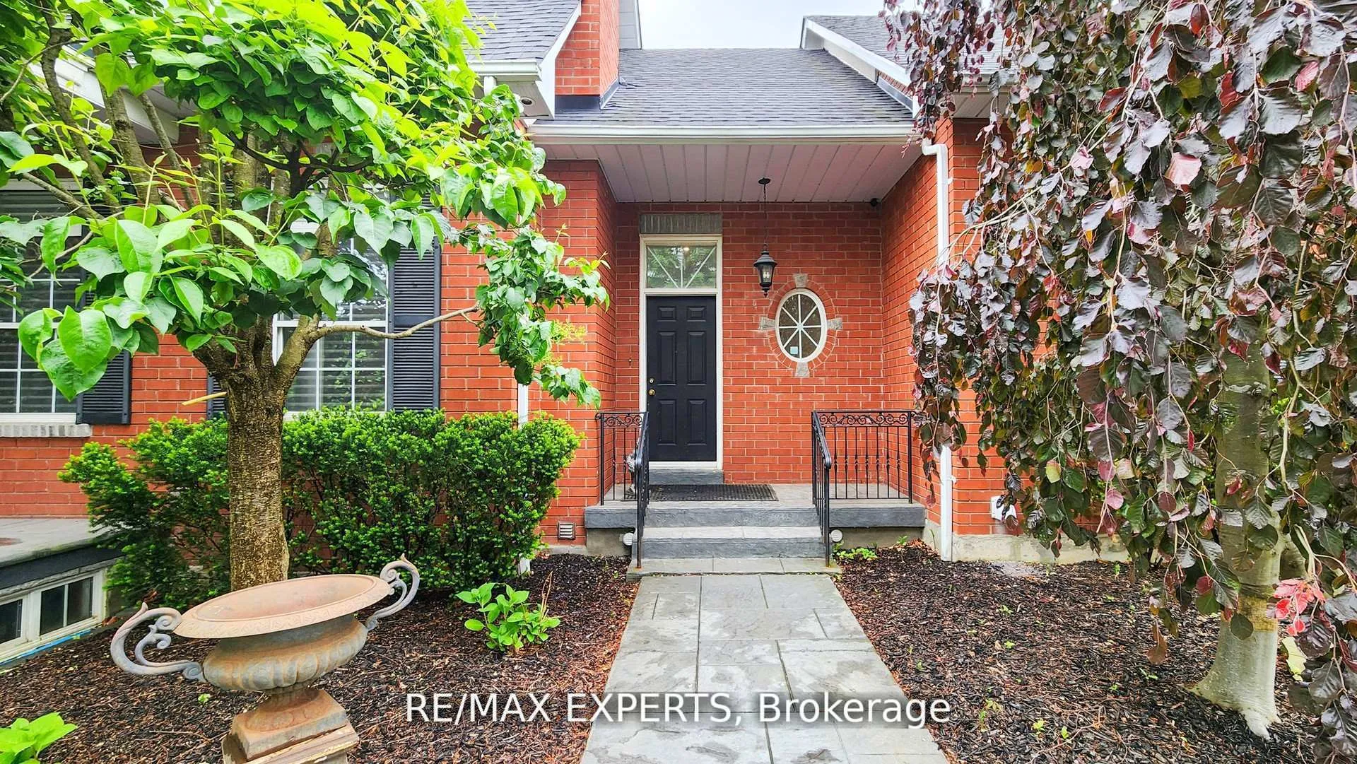 Photo 3 of 27 Theresa Circle, Vaughan, Kleinburg — HOMEH