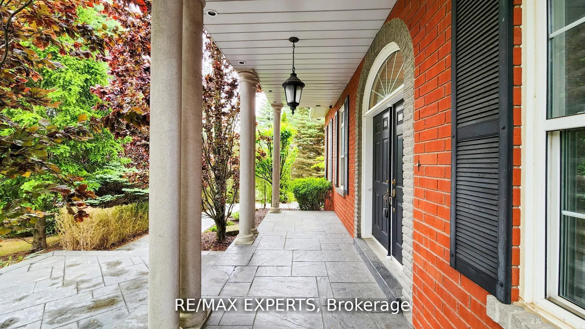Photo 4 of 27 Theresa Circle, Vaughan, Kleinburg — HOMEH
