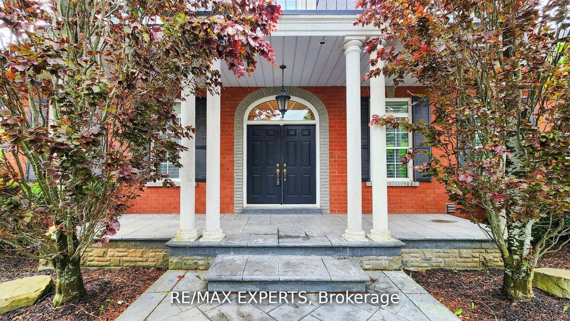 Photo 5 of 27 Theresa Circle, Vaughan, Kleinburg — HOMEH